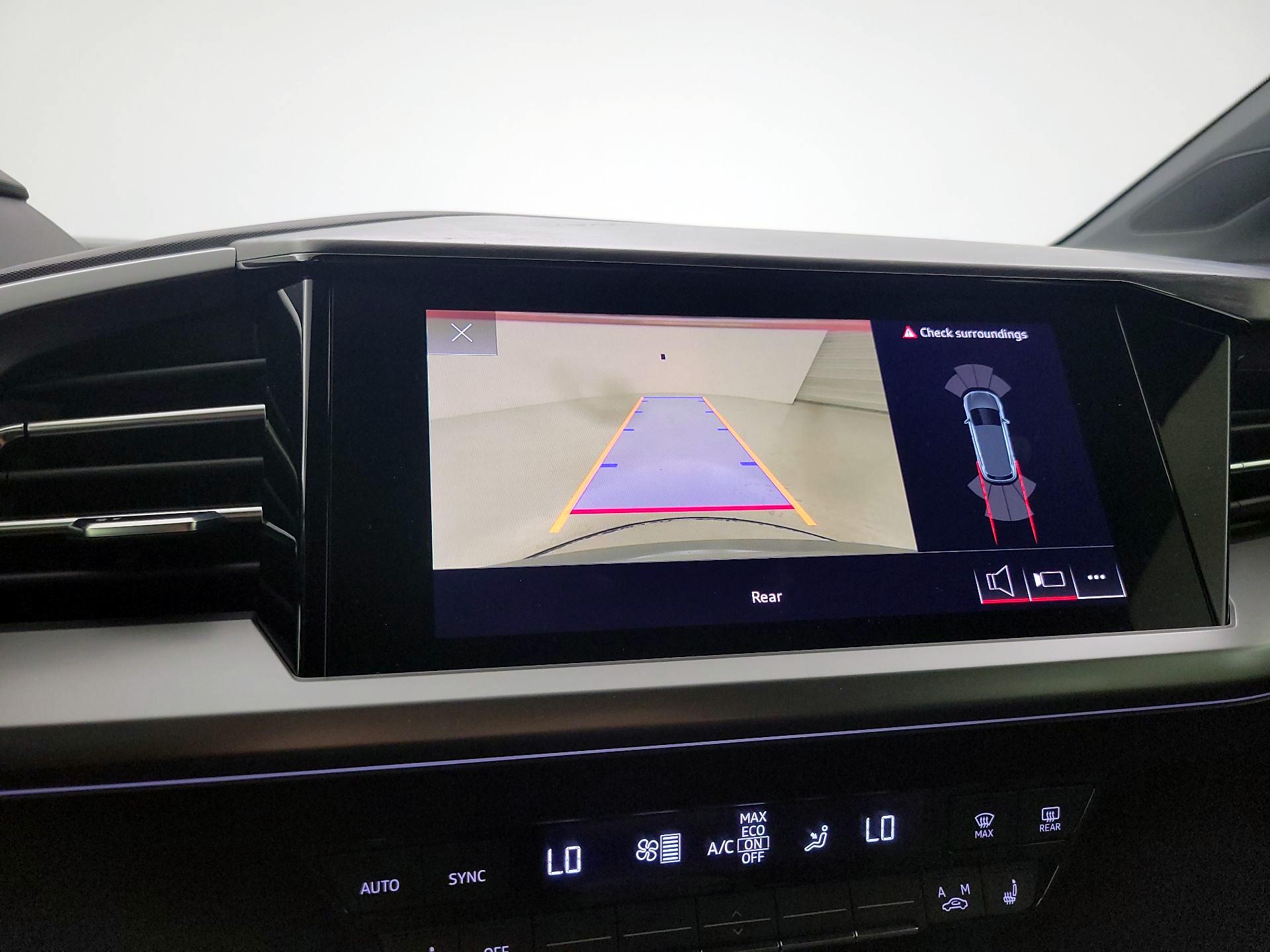 Thumbnail: 2022 Audi Q4 e-tron - 14