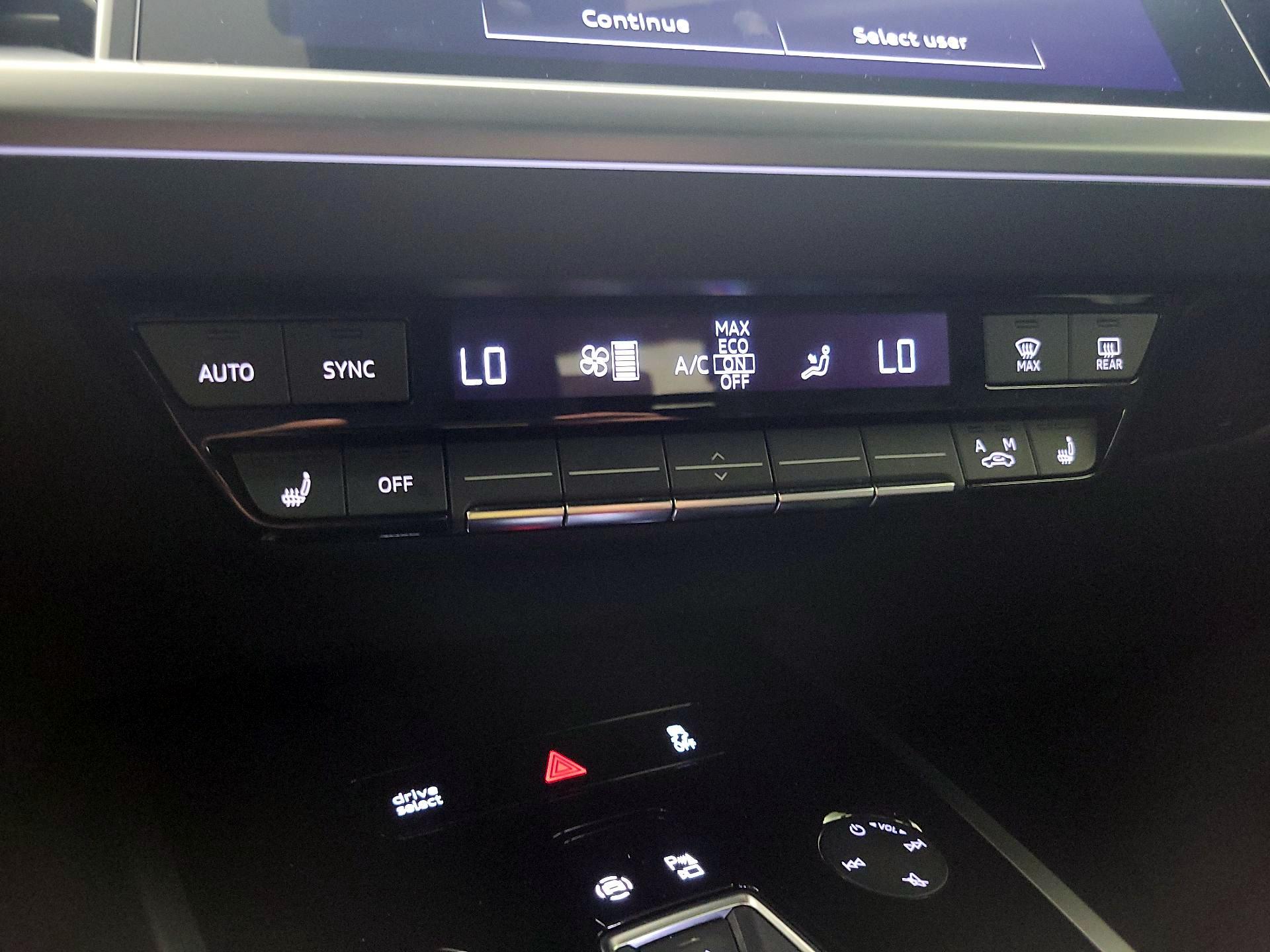 Thumbnail: 2022 Audi Q4 e-tron - 16