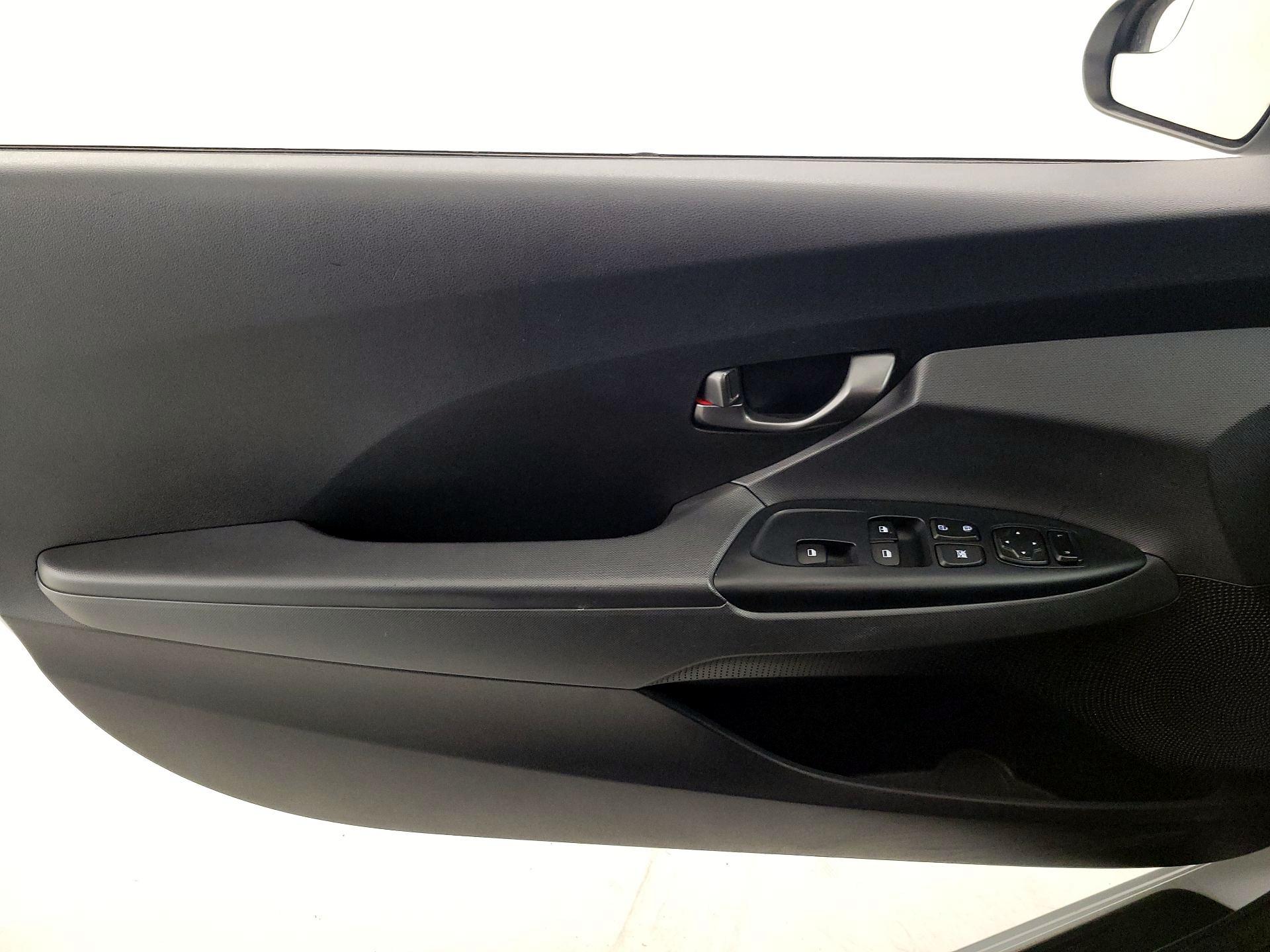 Thumbnail: 2020 Hyundai Veloster - 12