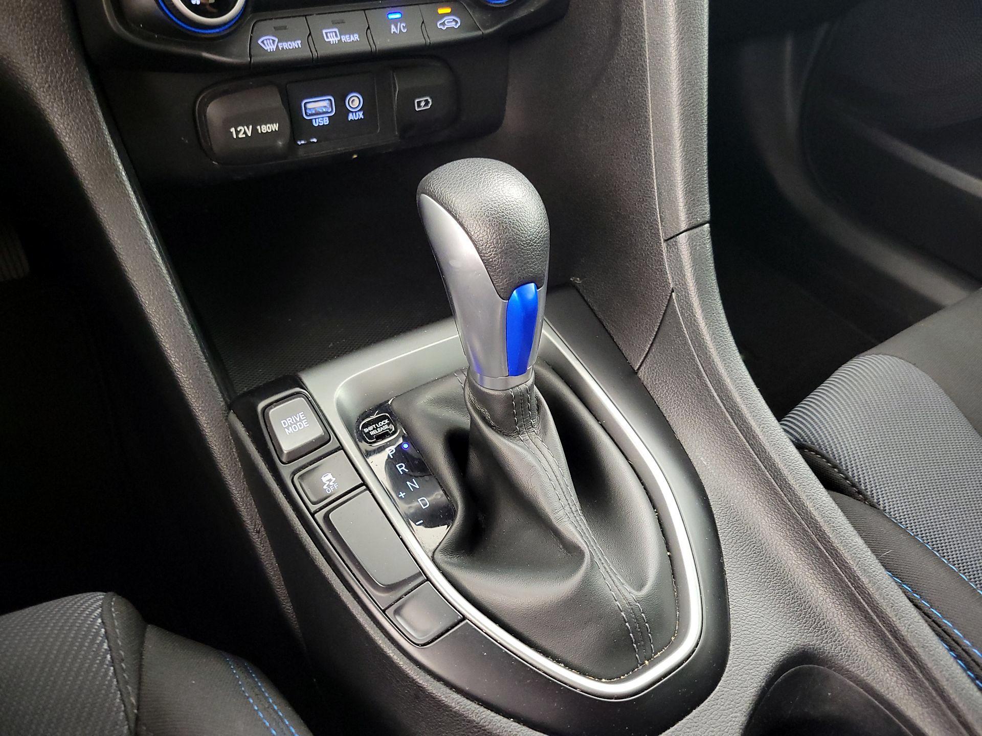 Thumbnail: 2020 Hyundai Veloster - 17