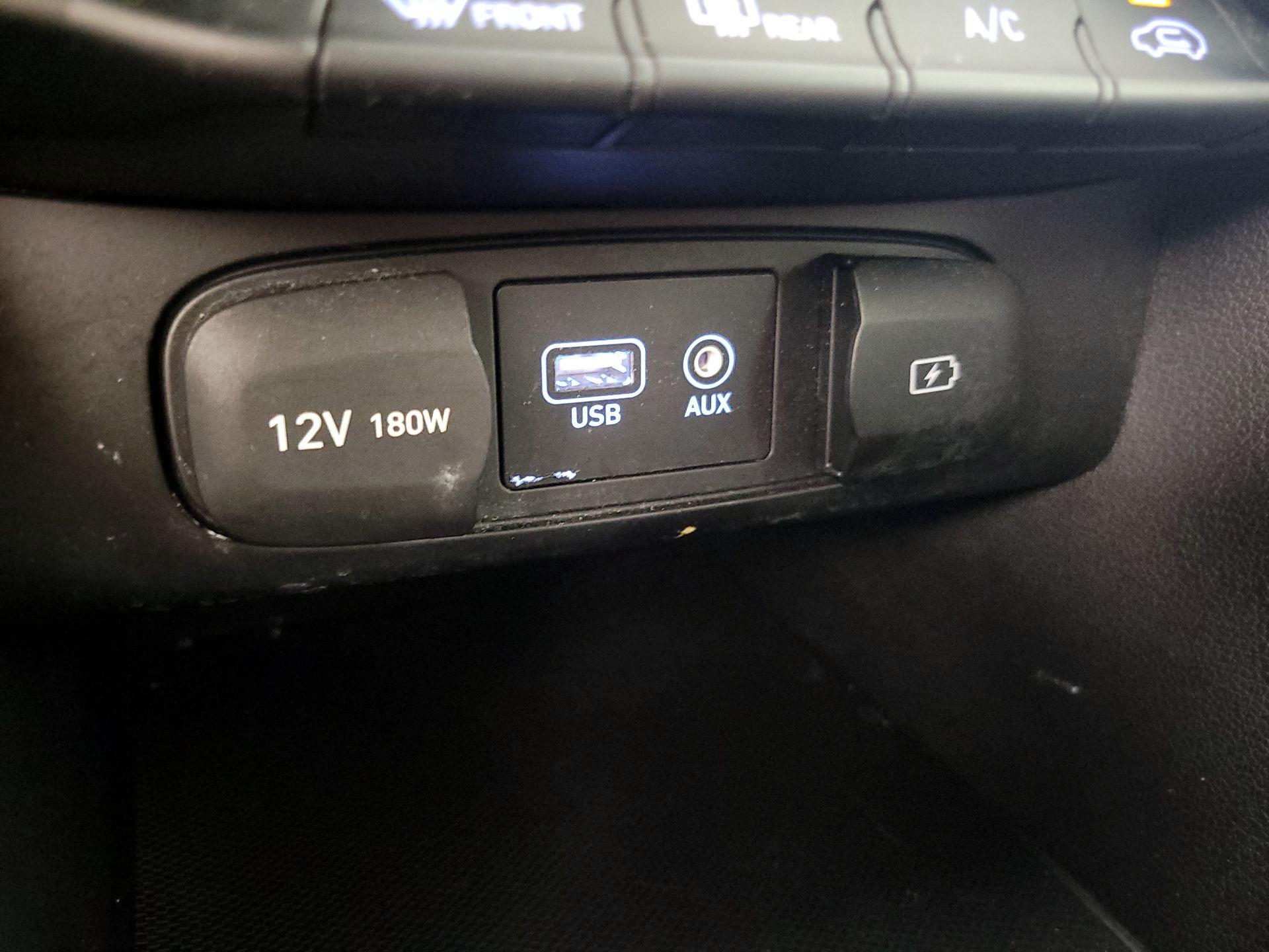 Thumbnail: 2020 Hyundai Veloster - 18