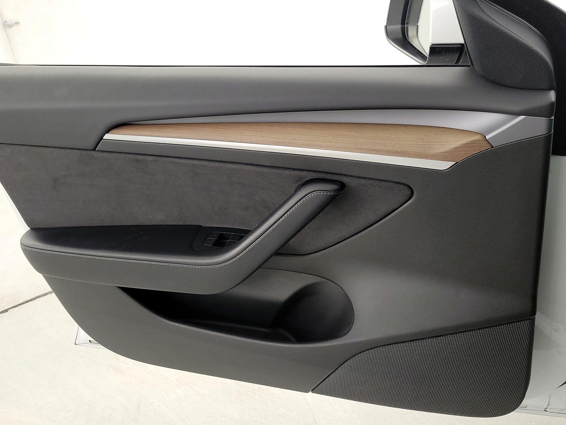 Thumbnail: 2021 Tesla Model 3 - 12