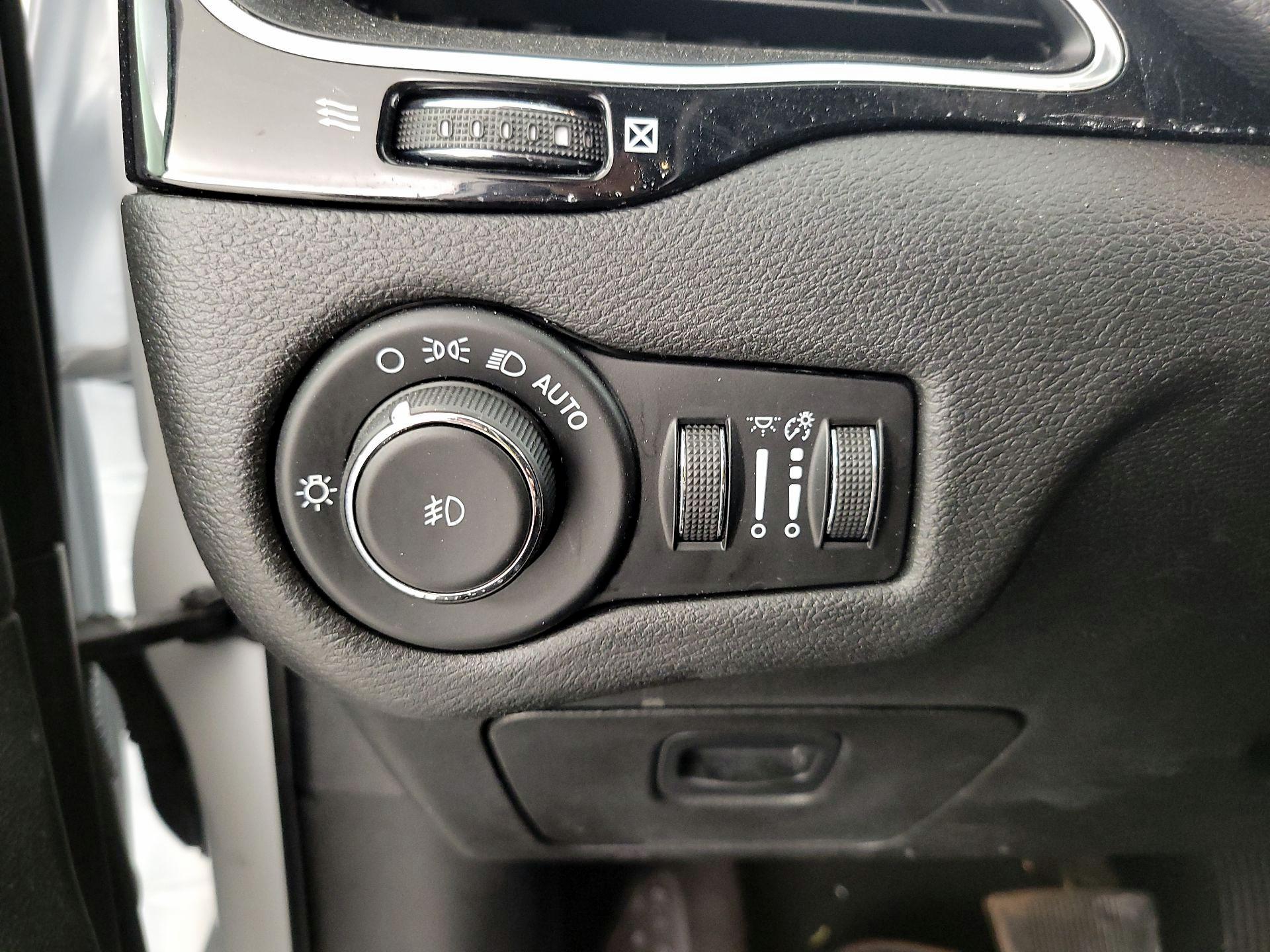 Thumbnail: 2021 Jeep Cherokee - 13