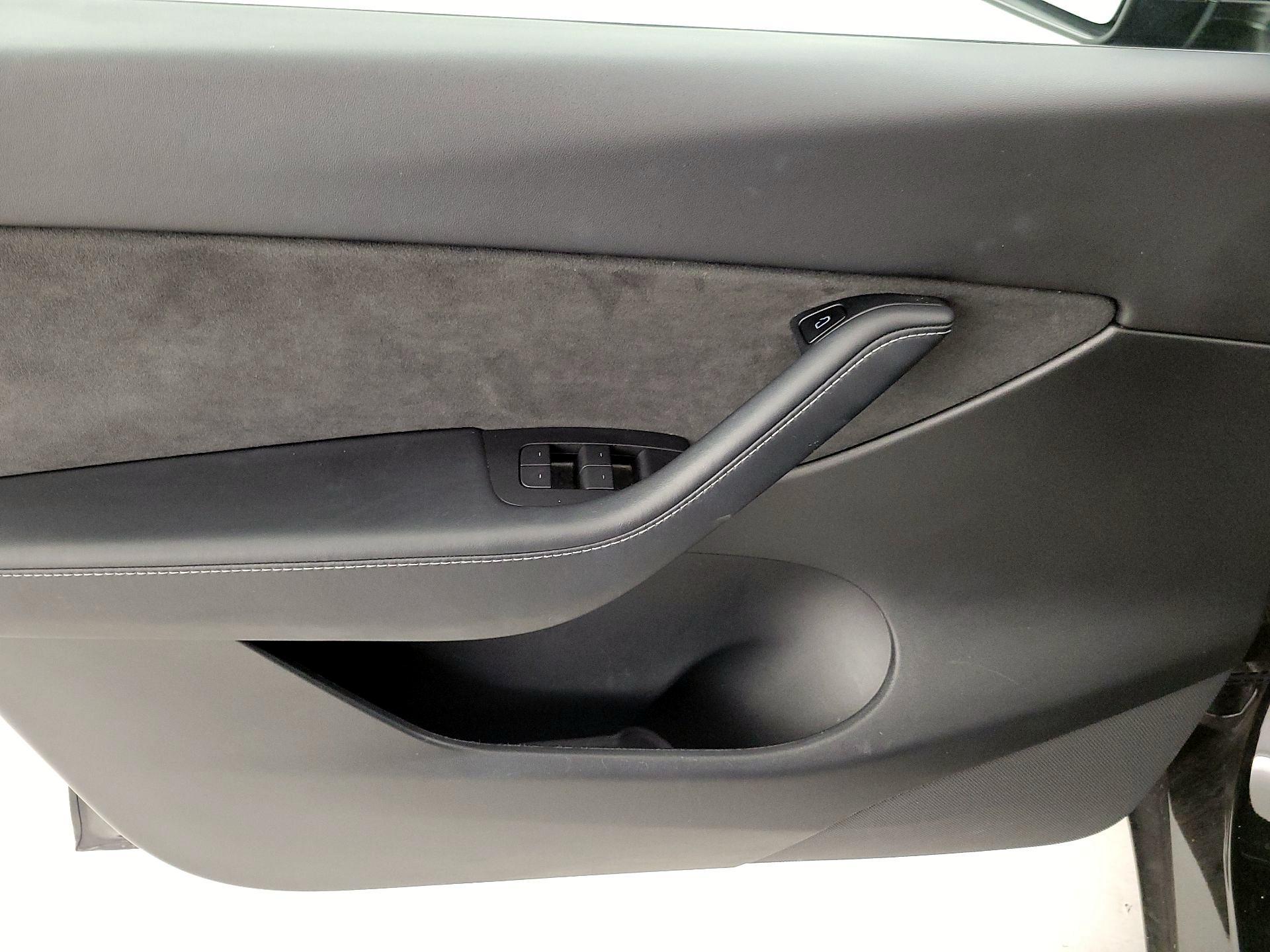 Thumbnail: 2022 Tesla Model Y - 12