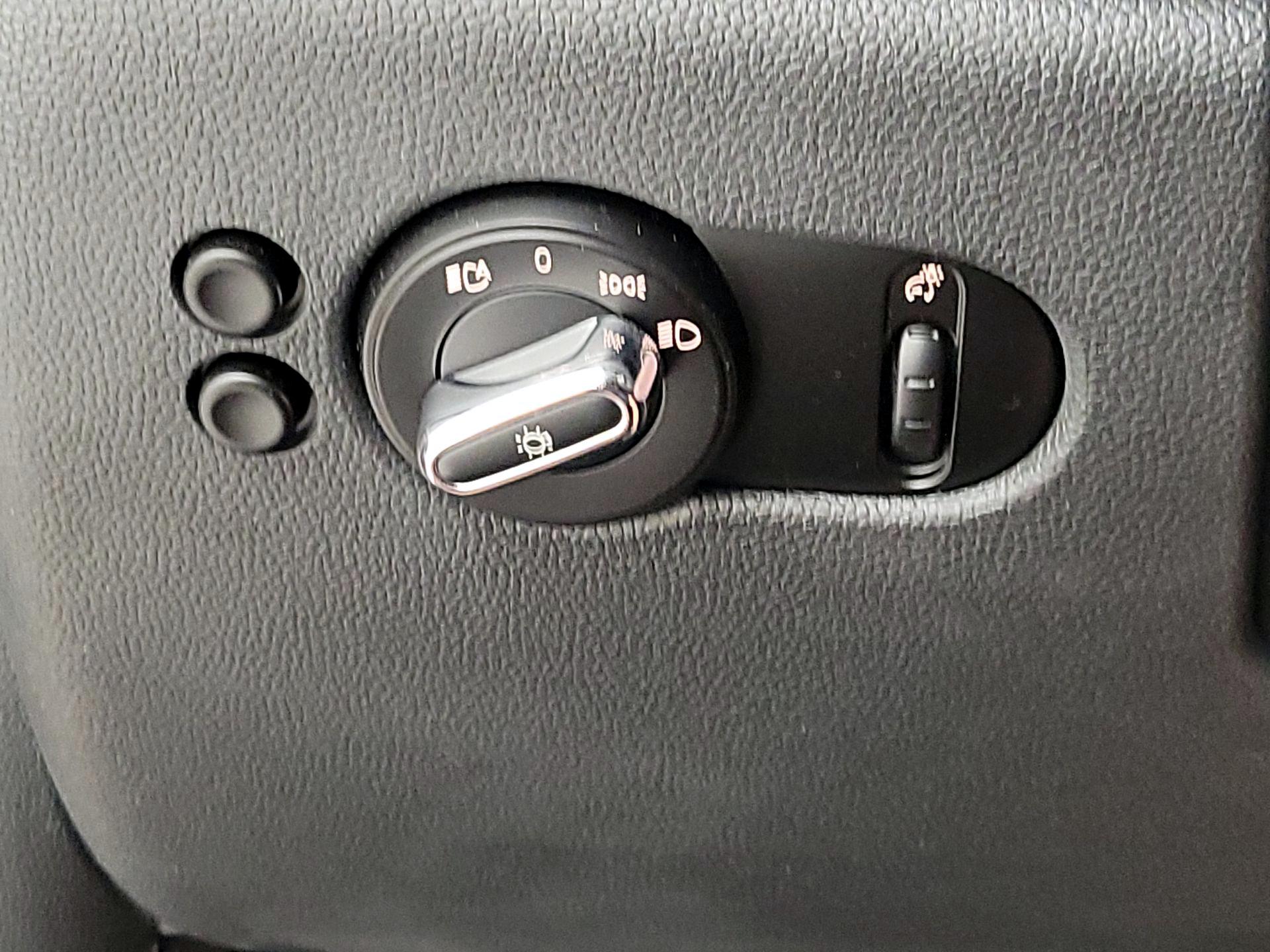 Thumbnail: 2017 MINI Cooper Hardtop - 13
