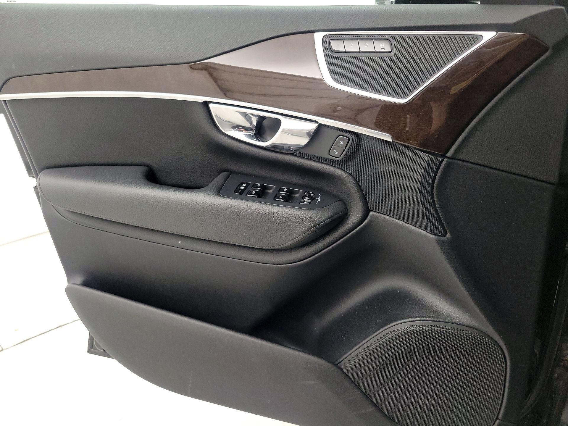 Thumbnail: 2016 Volvo XC90 - 12