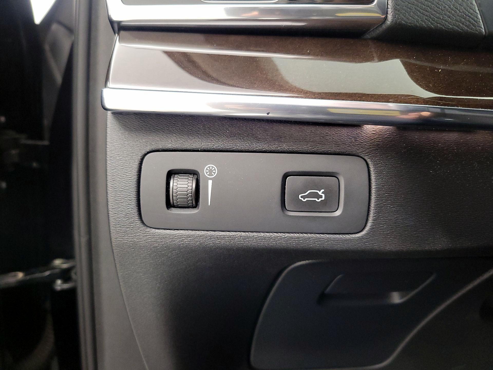 Thumbnail: 2016 Volvo XC90 - 13