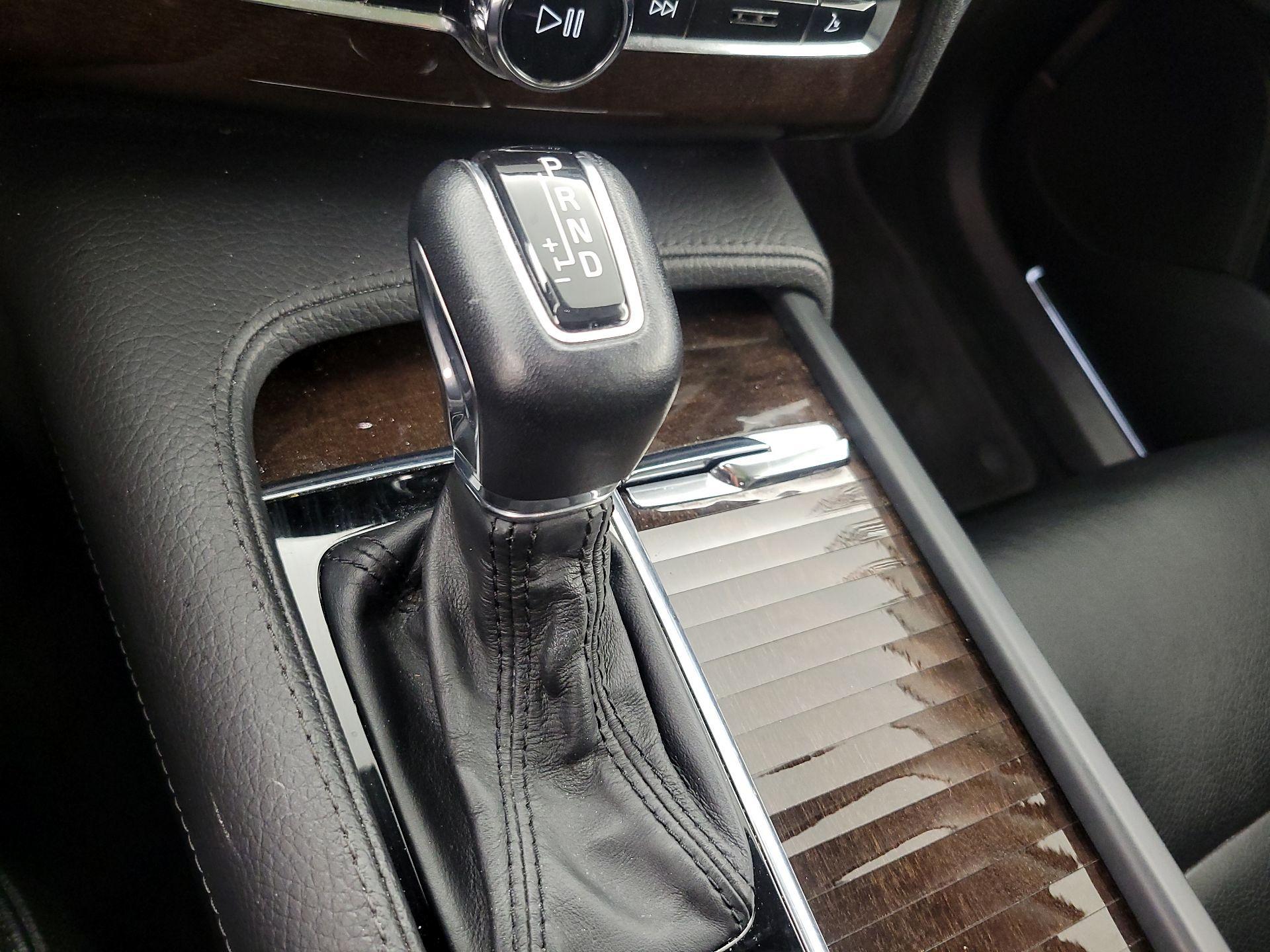 Thumbnail: 2016 Volvo XC90 - 17