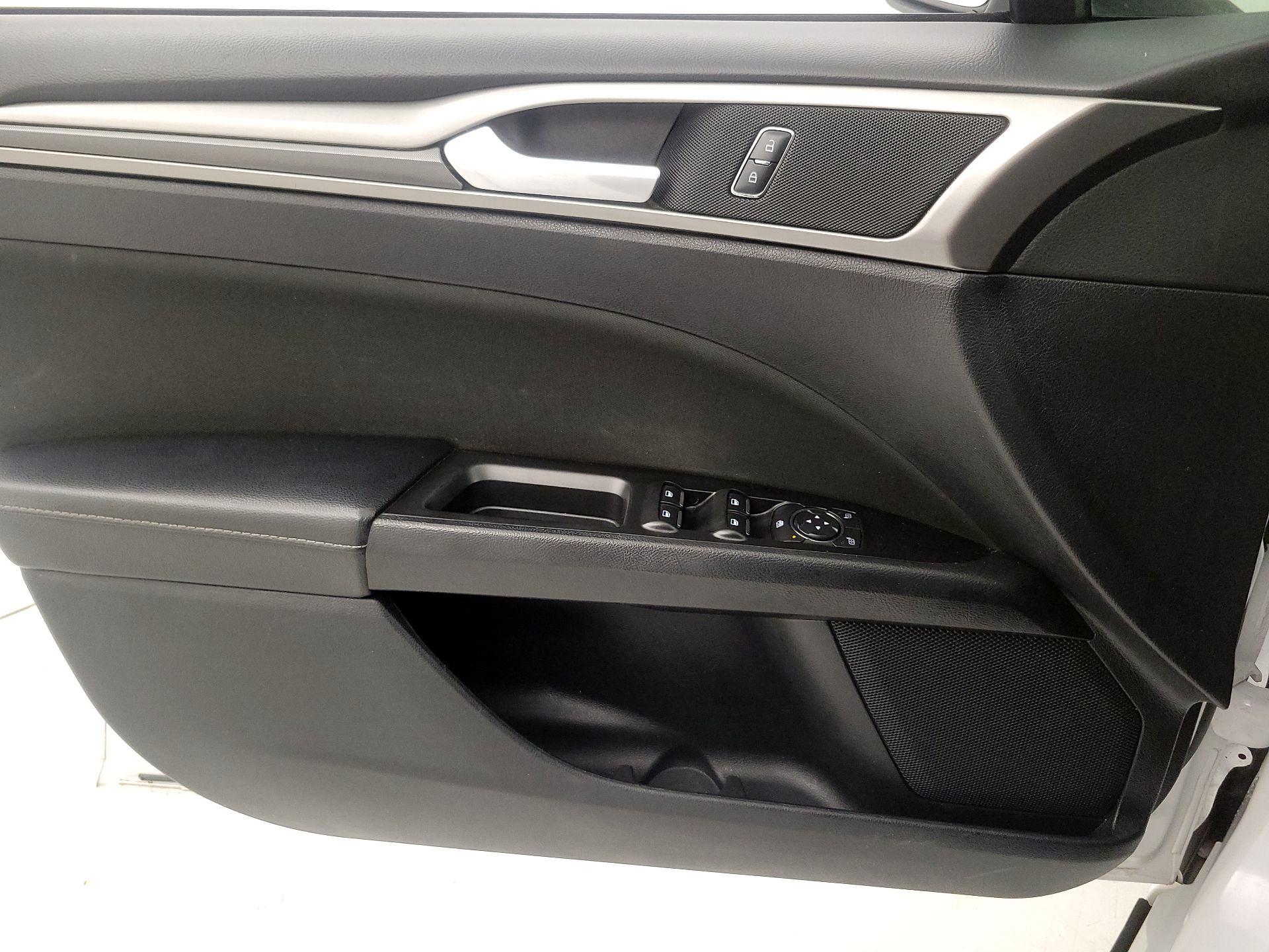 Thumbnail: 2017 Ford Fusion - 12