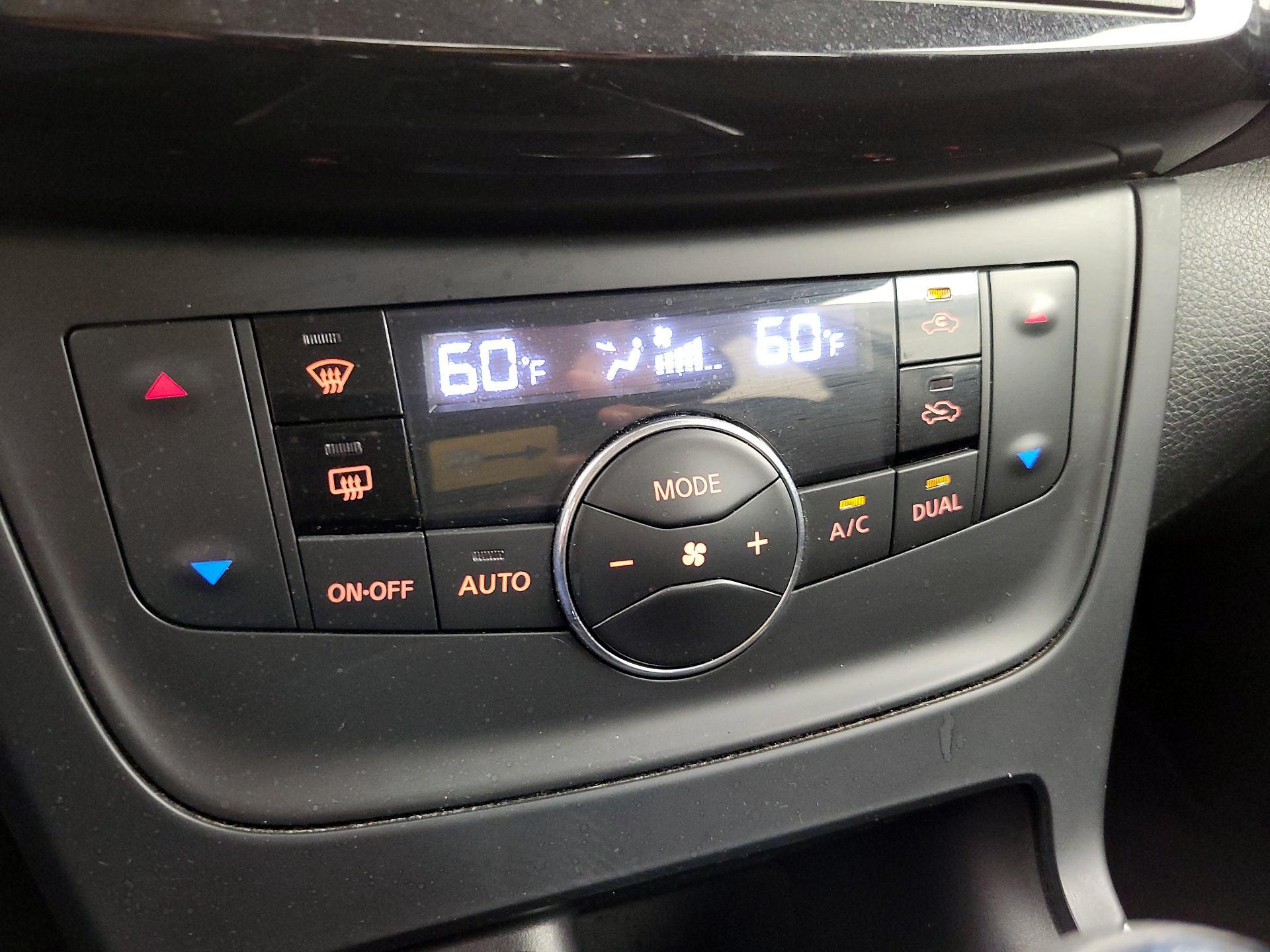 Thumbnail: 2019 Nissan Sentra - 16