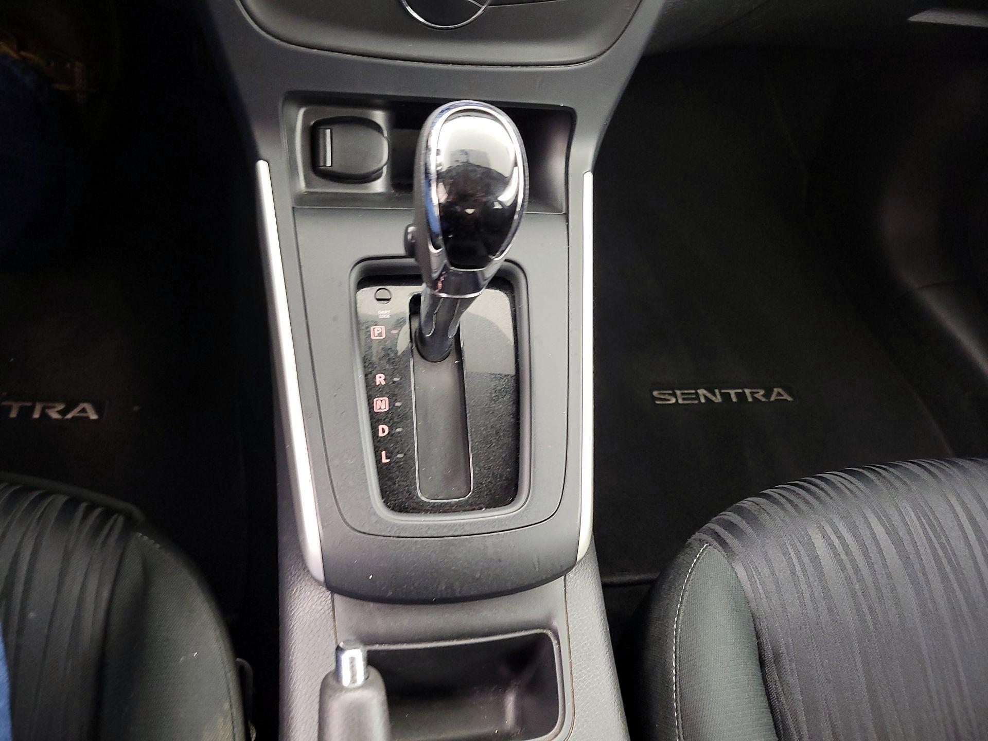 Thumbnail: 2019 Nissan Sentra - 17