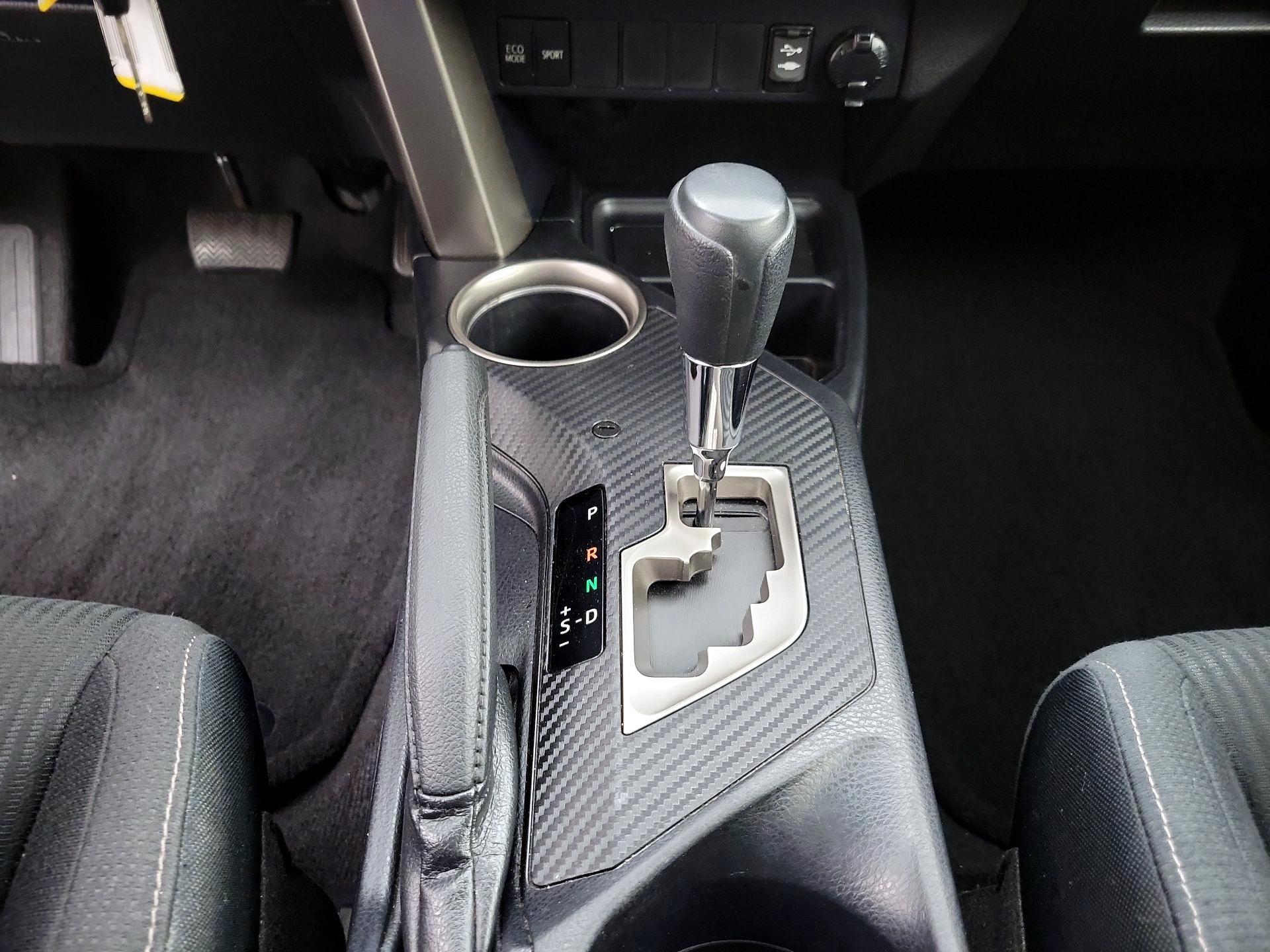 Thumbnail: 2015 Toyota RAV4 - 17