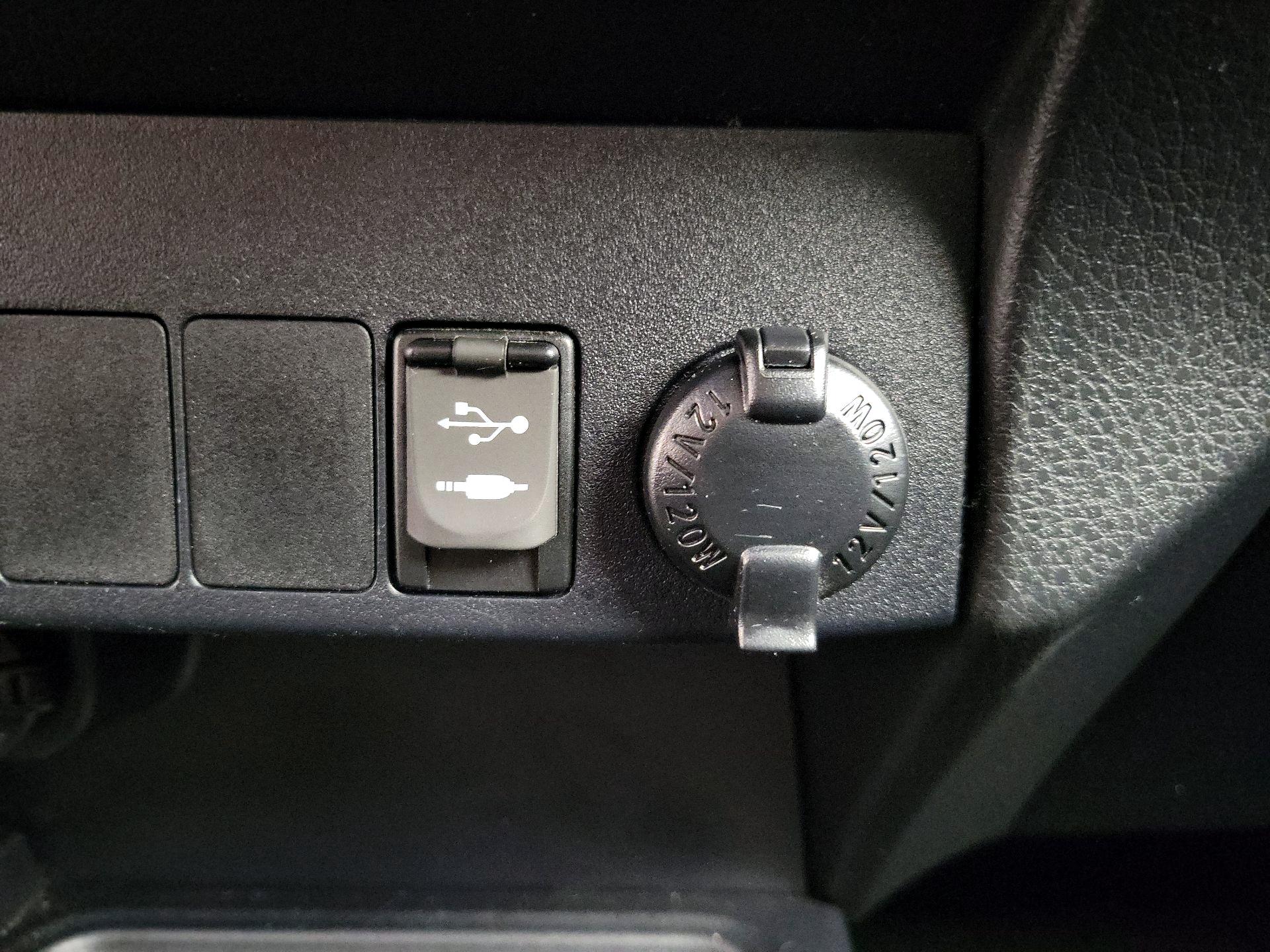 Thumbnail: 2015 Toyota RAV4 - 18