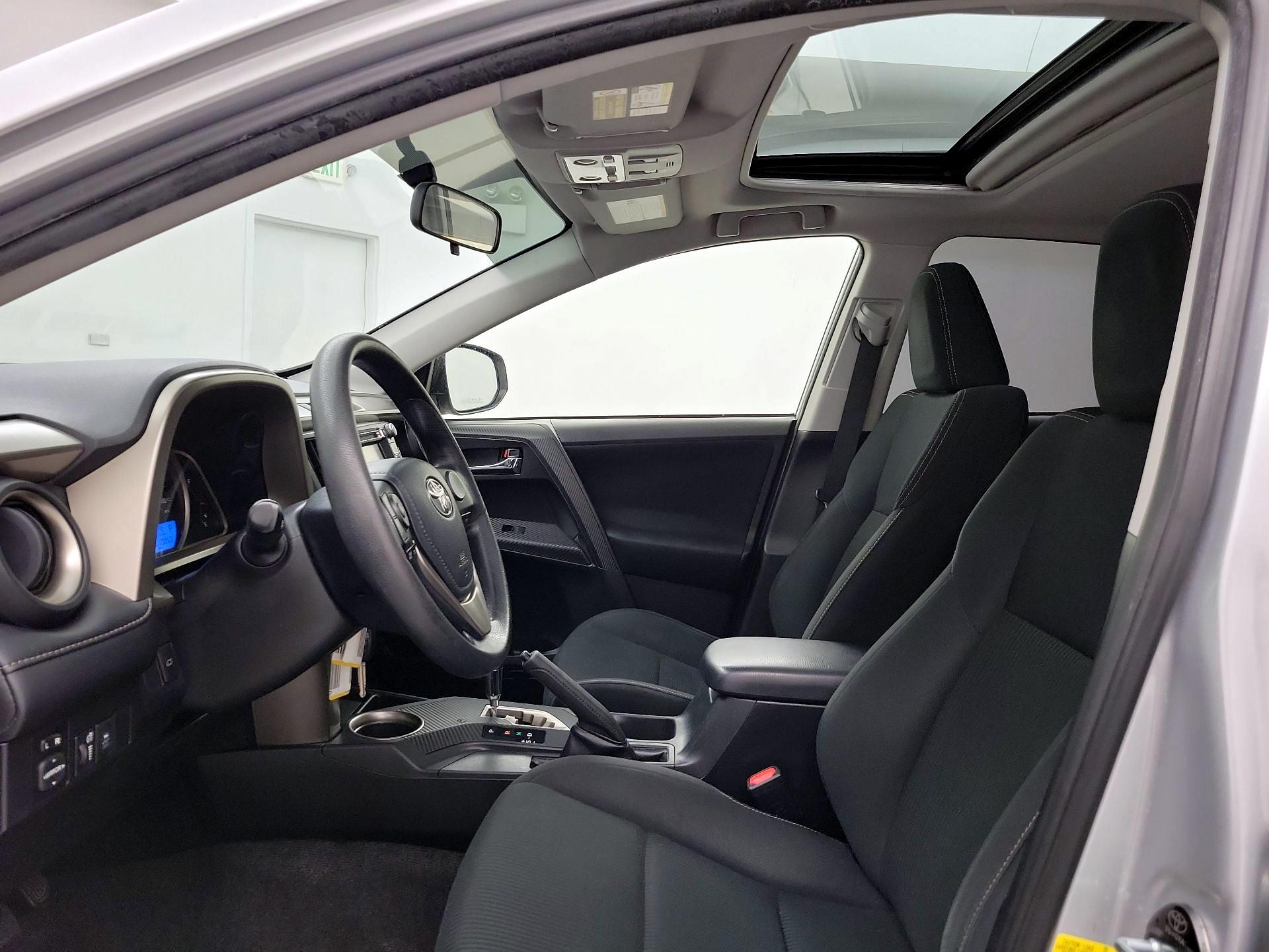 Thumbnail: 2015 Toyota RAV4 - 19