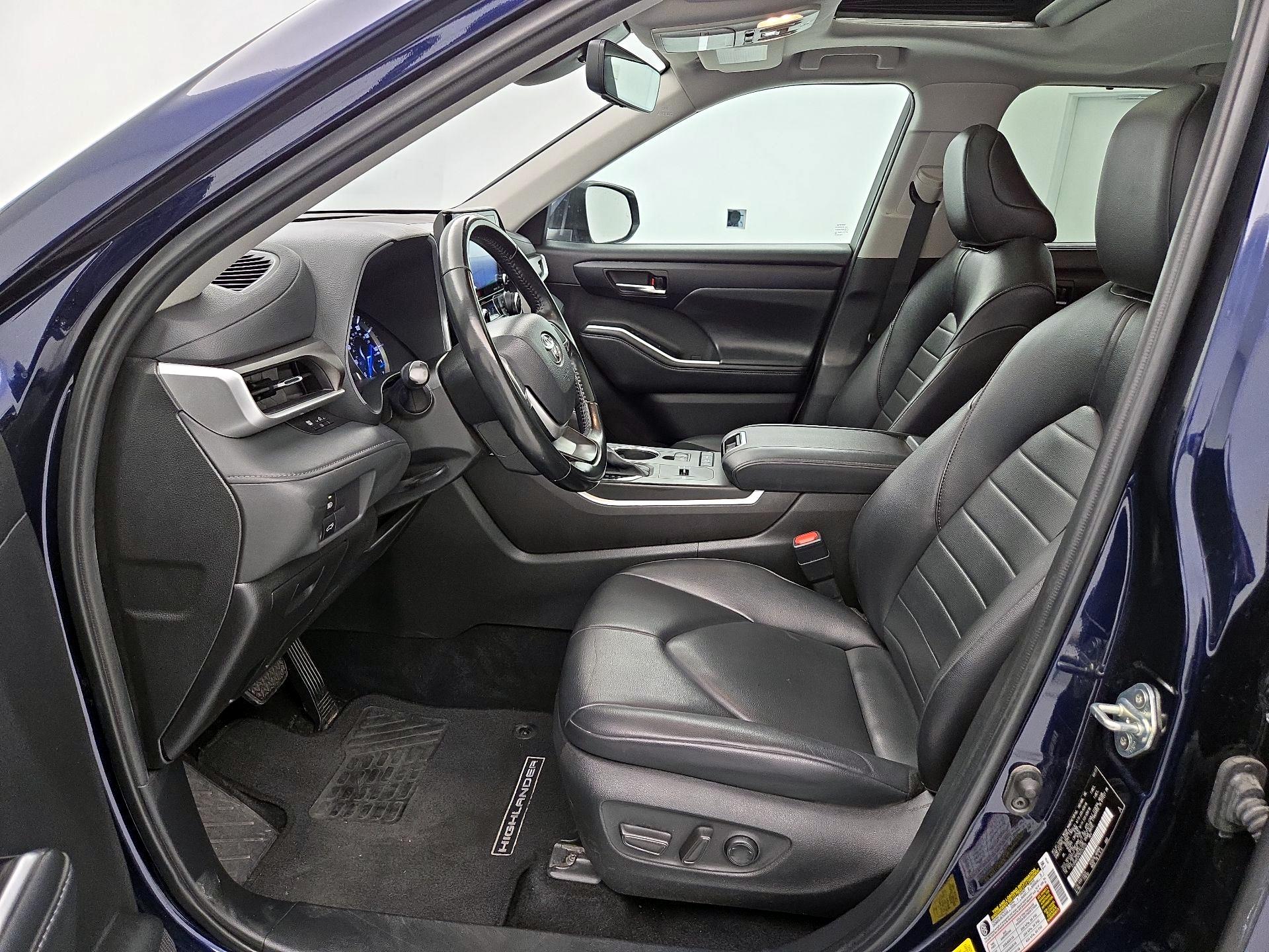 Thumbnail: 2022 Toyota Highlander - 11