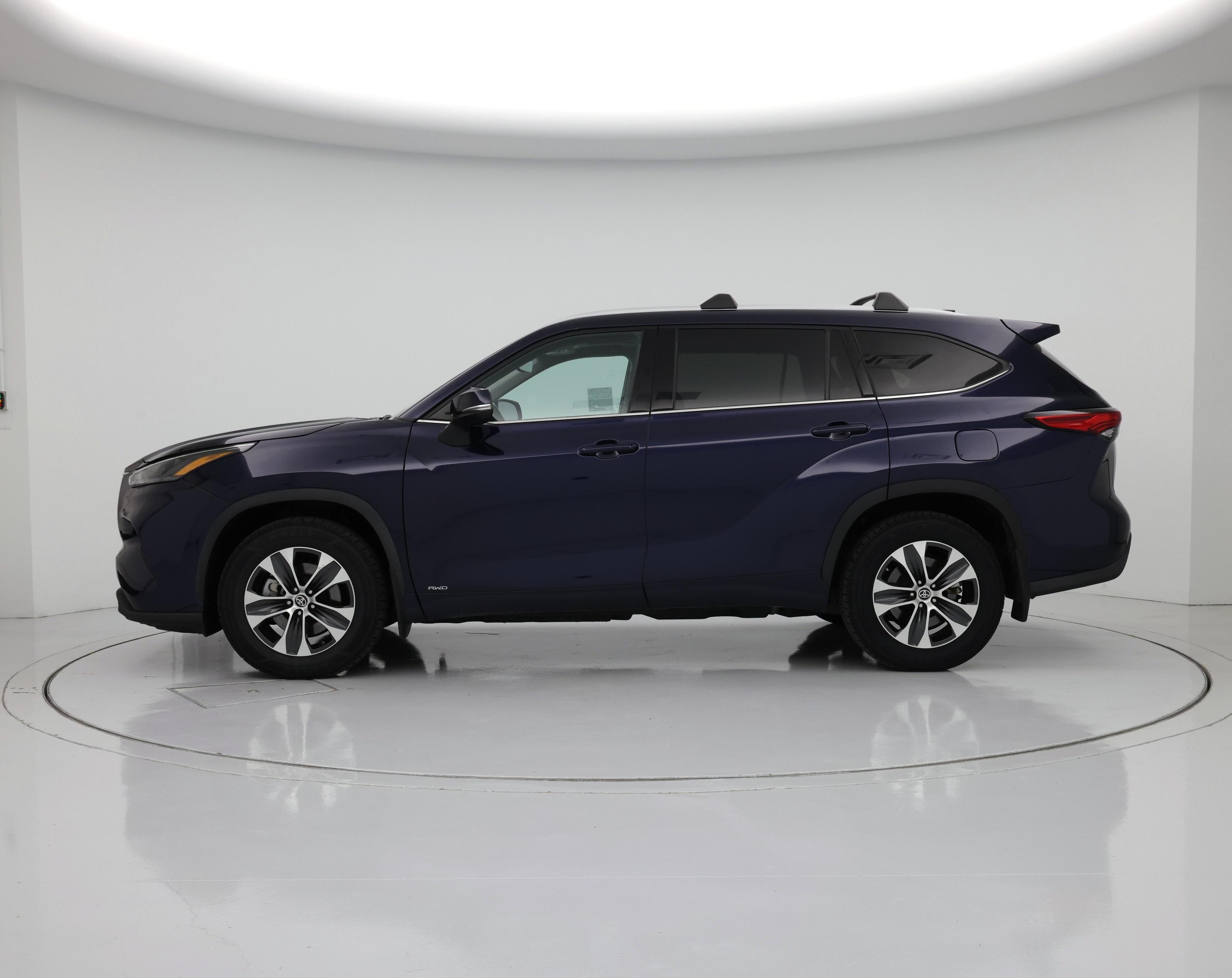 Thumbnail: 2022 Toyota Highlander - 3