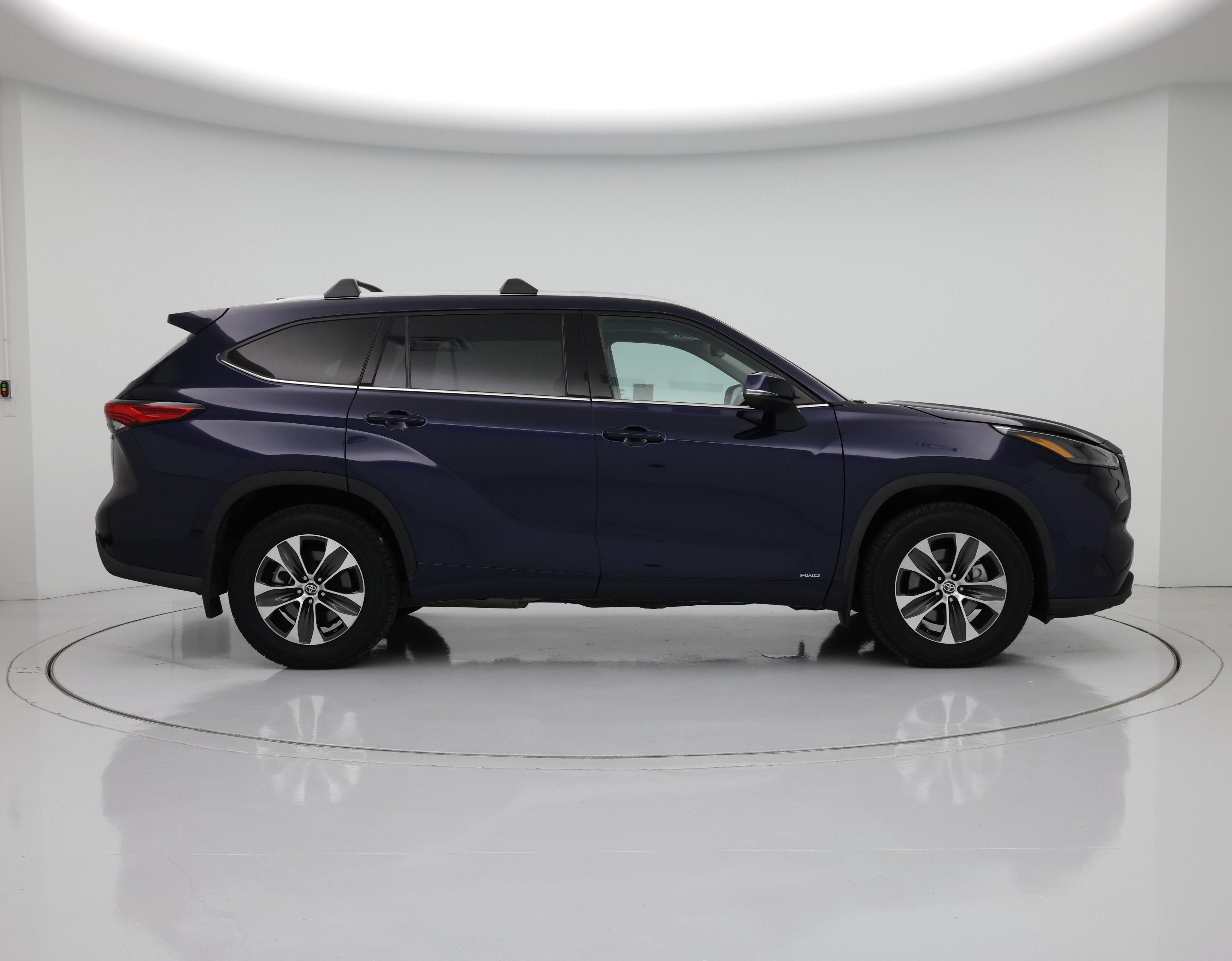 Thumbnail: 2022 Toyota Highlander - 7