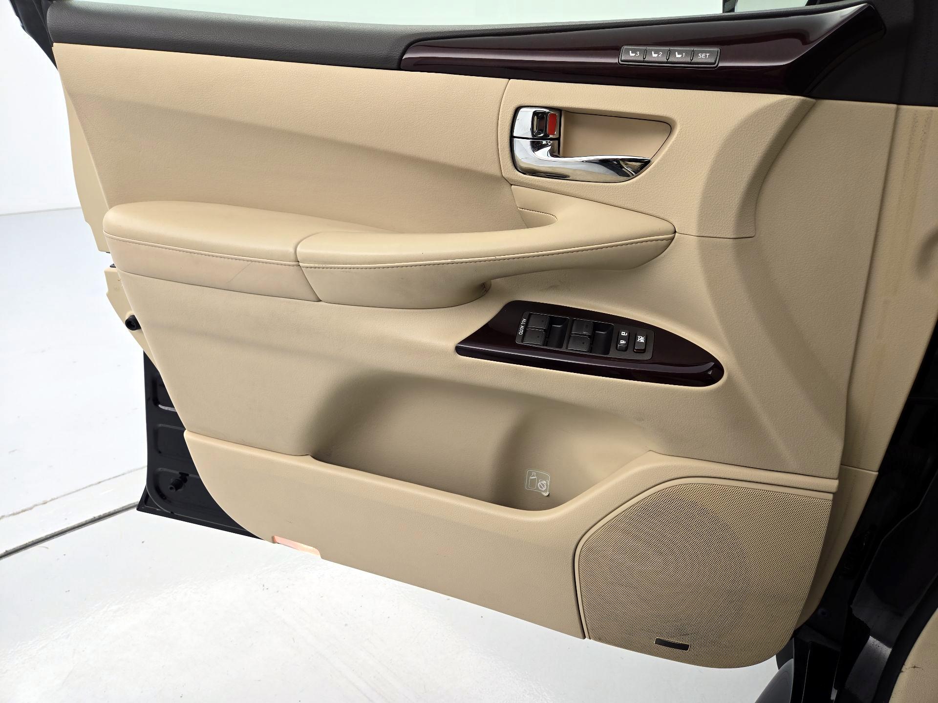 Thumbnail: 2013 Lexus LX - 12