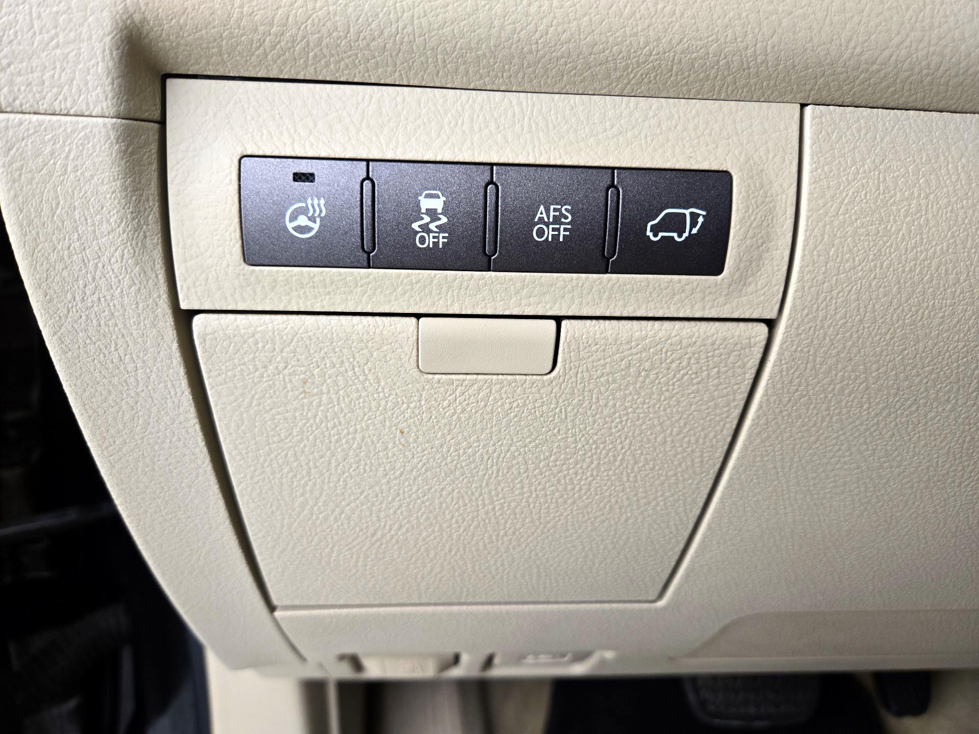 Thumbnail: 2013 Lexus LX - 13