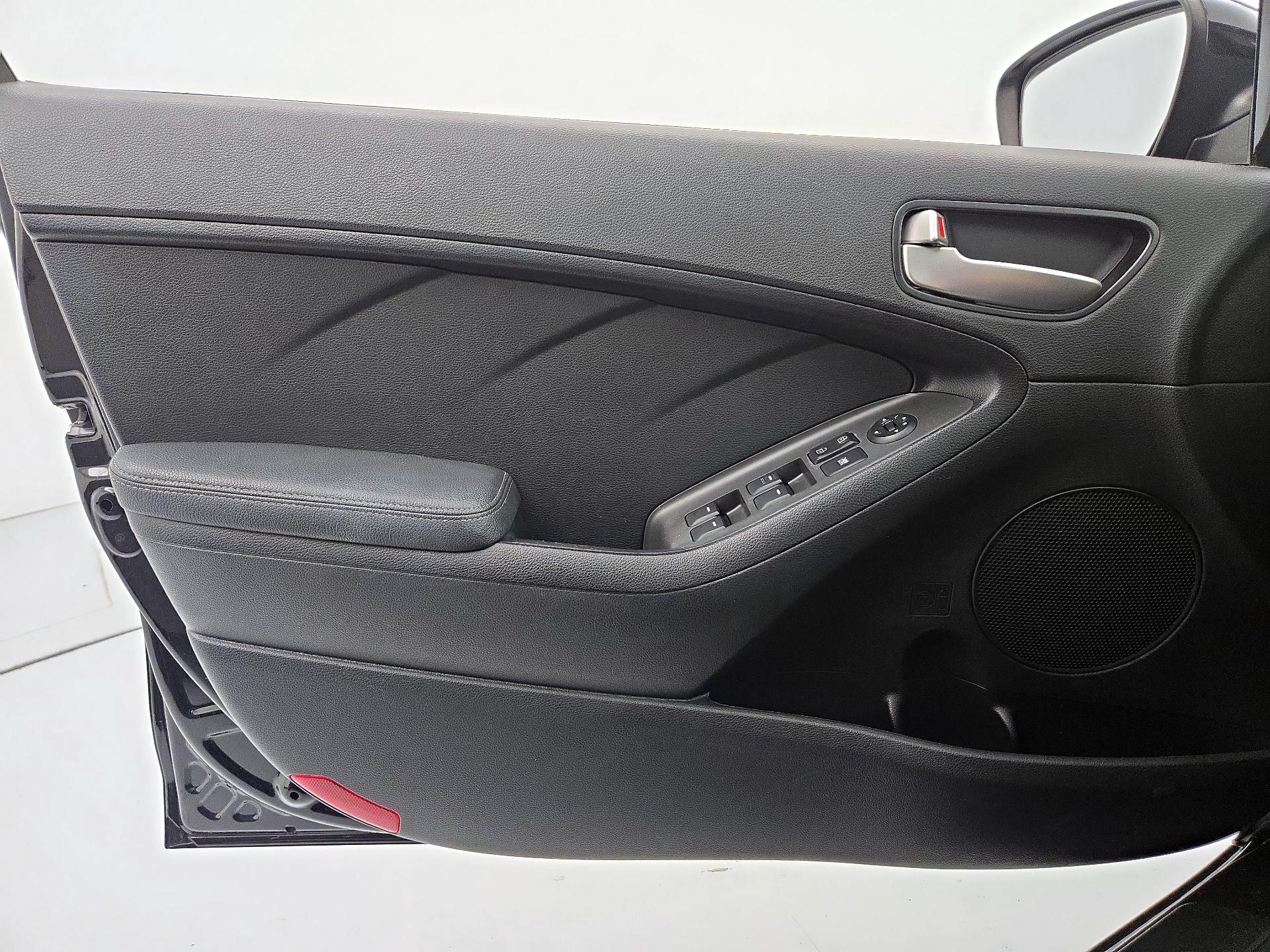 Thumbnail: 2017 Kia Forte - 12