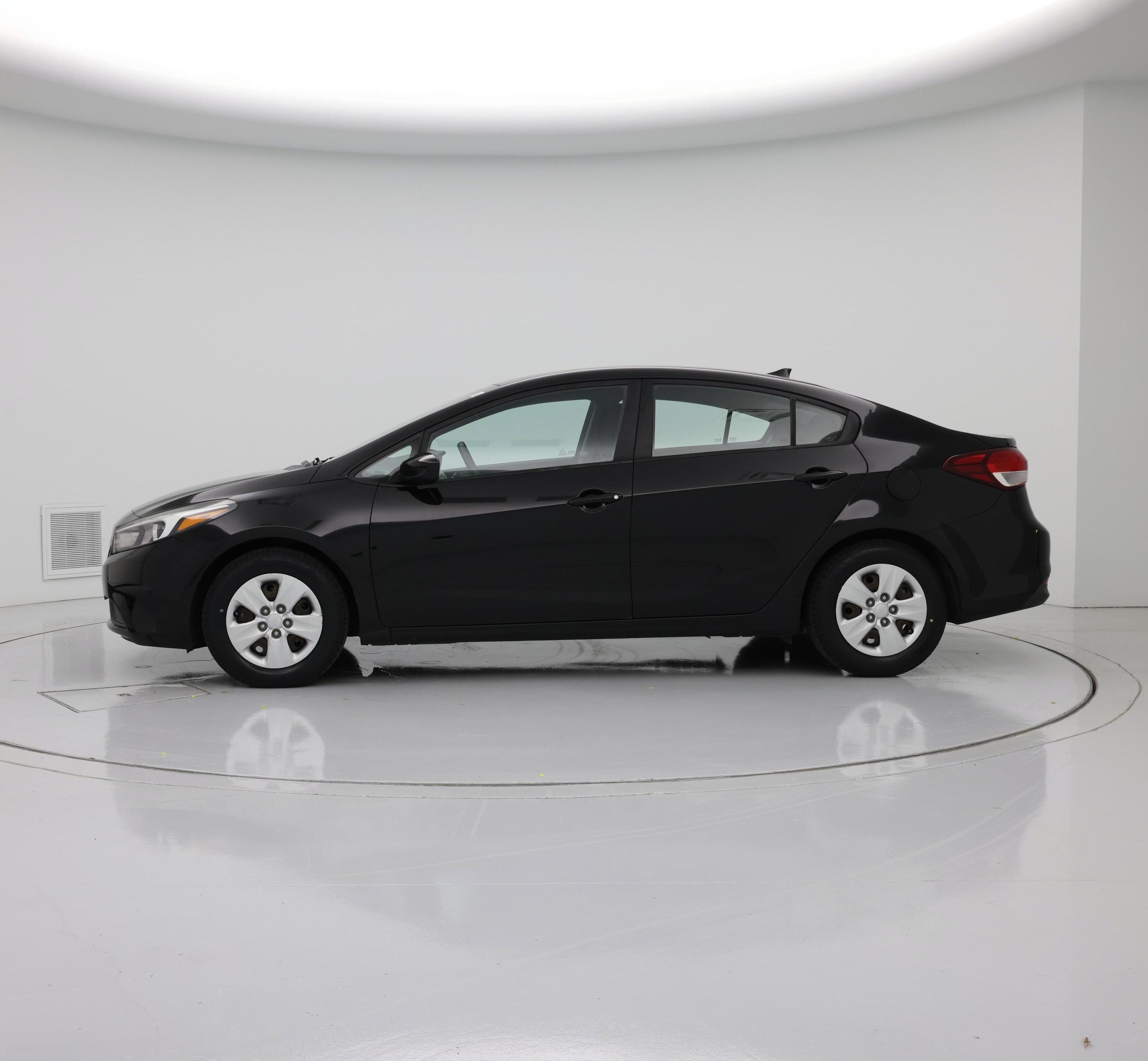 Thumbnail: 2017 Kia Forte - 3
