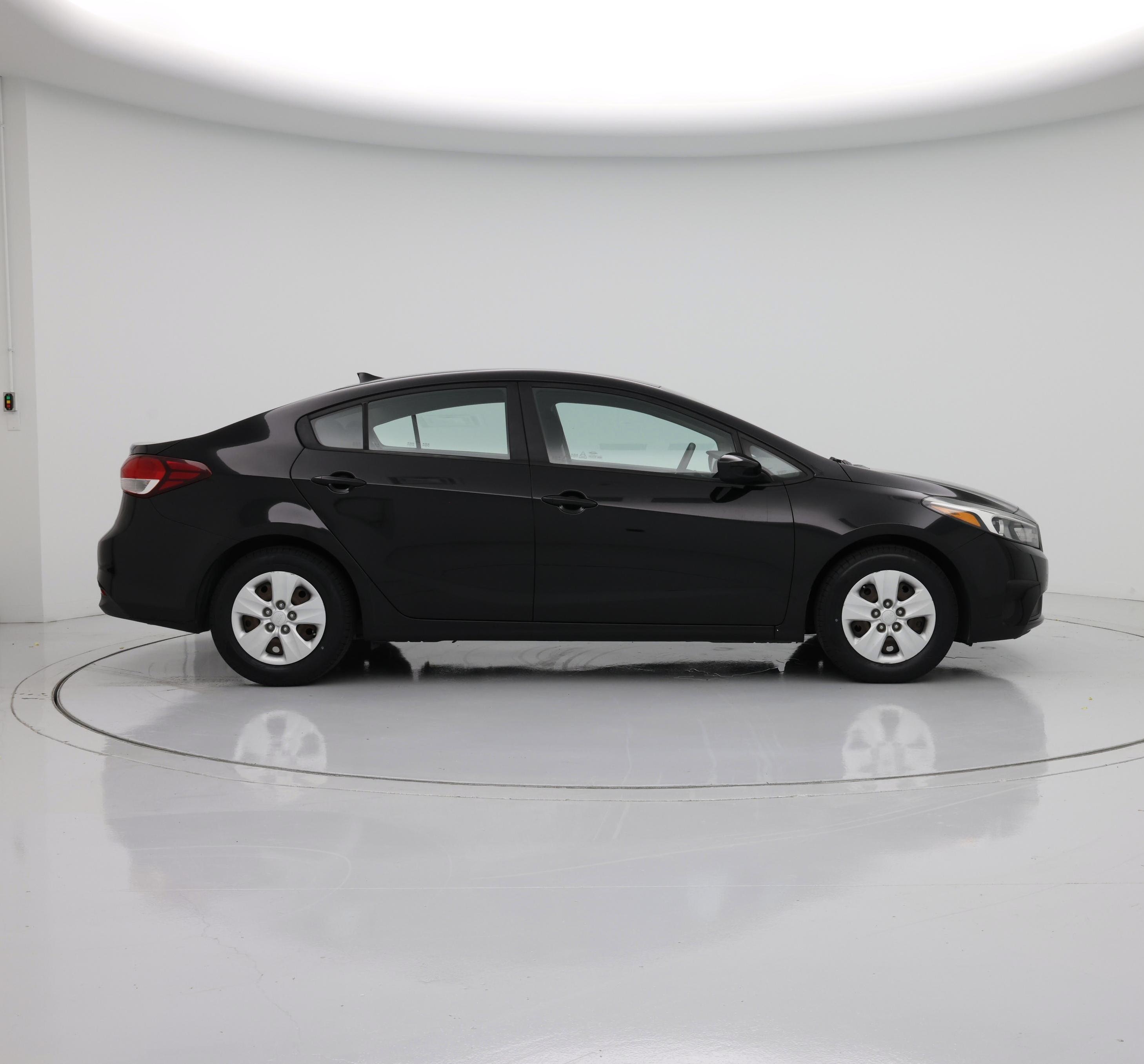 Thumbnail: 2017 Kia Forte - 7