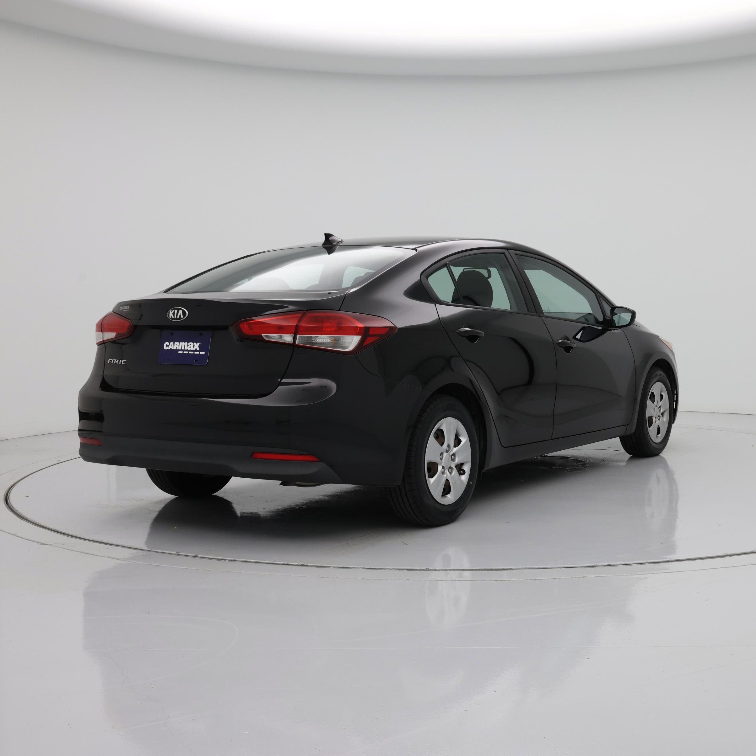 Thumbnail: 2017 Kia Forte - 8