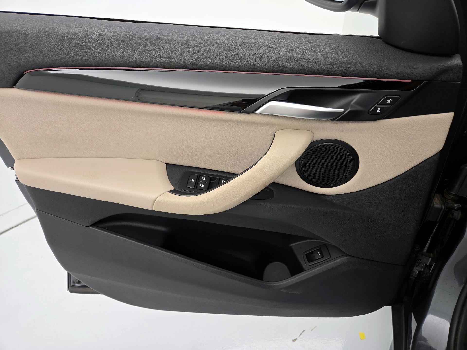 Thumbnail: 2020 BMW X1 - 12