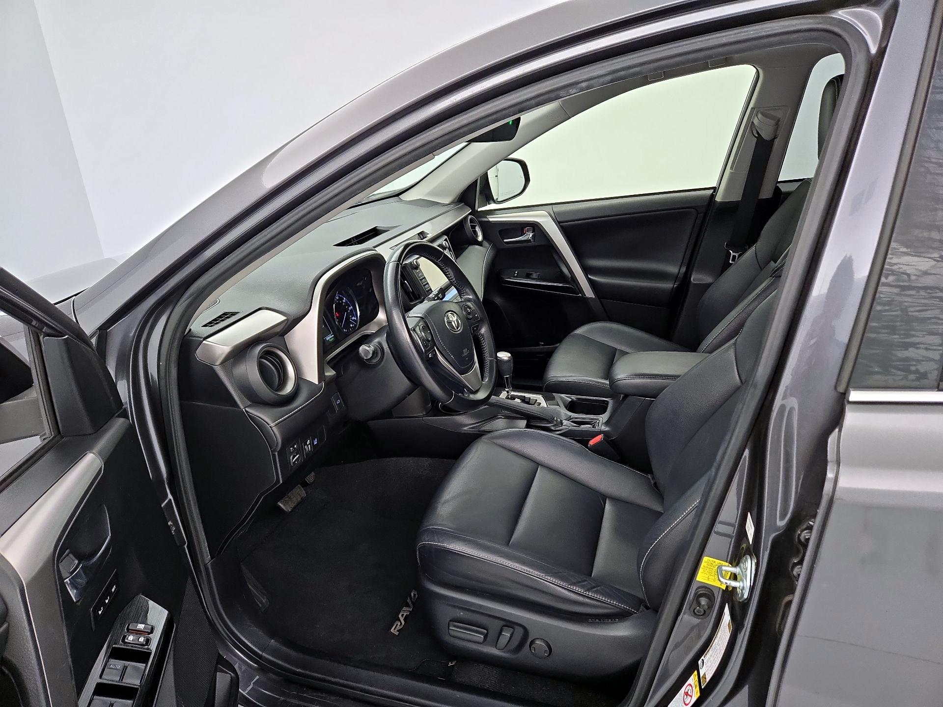 Thumbnail: 2016 Toyota RAV4 - 11