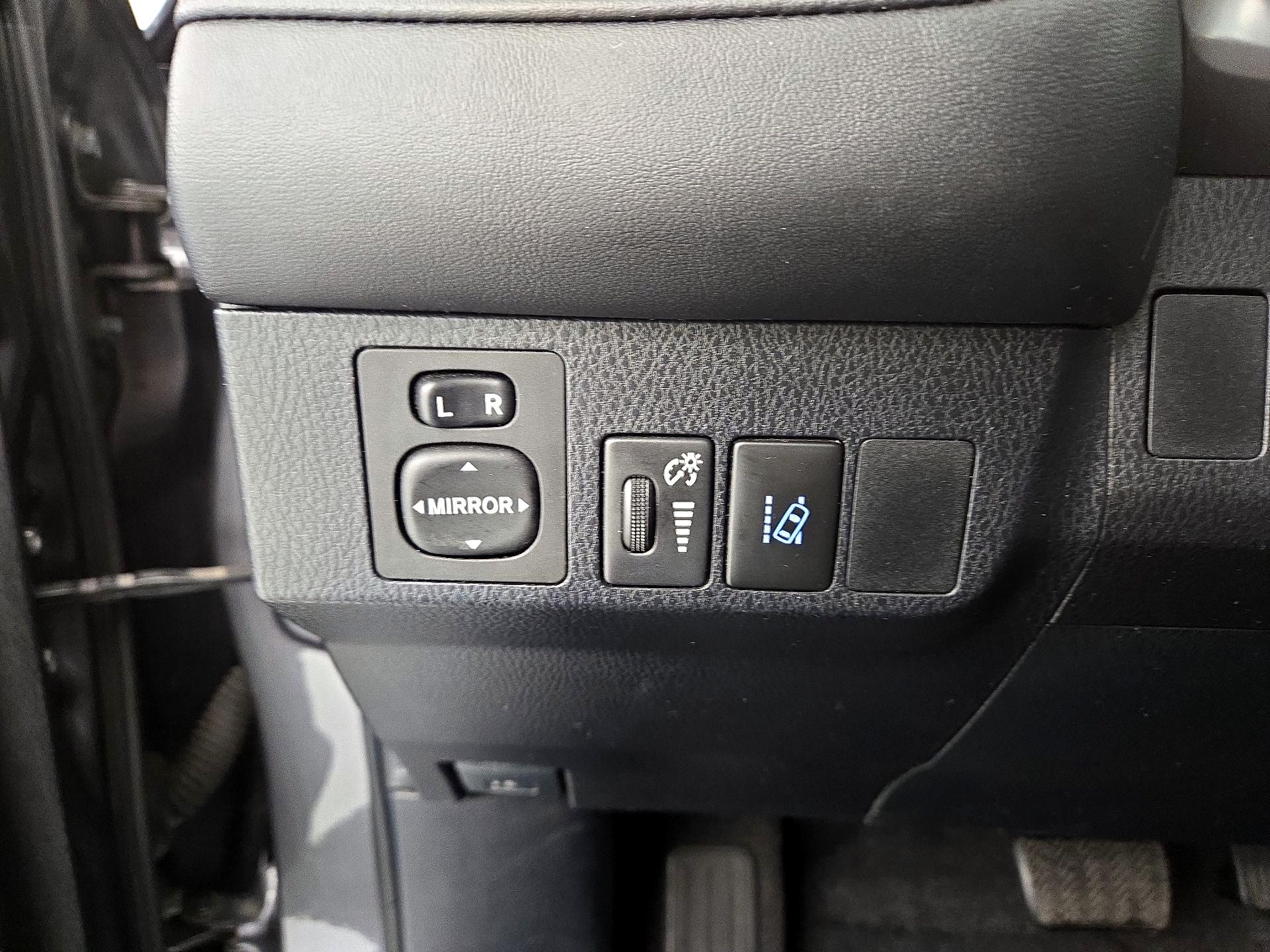 Thumbnail: 2016 Toyota RAV4 - 13