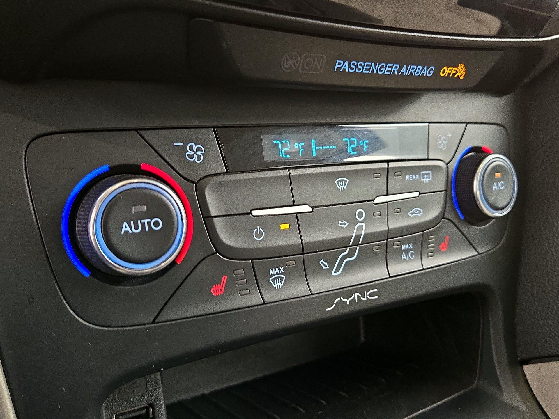 Thumbnail: 2016 Ford Focus - 16