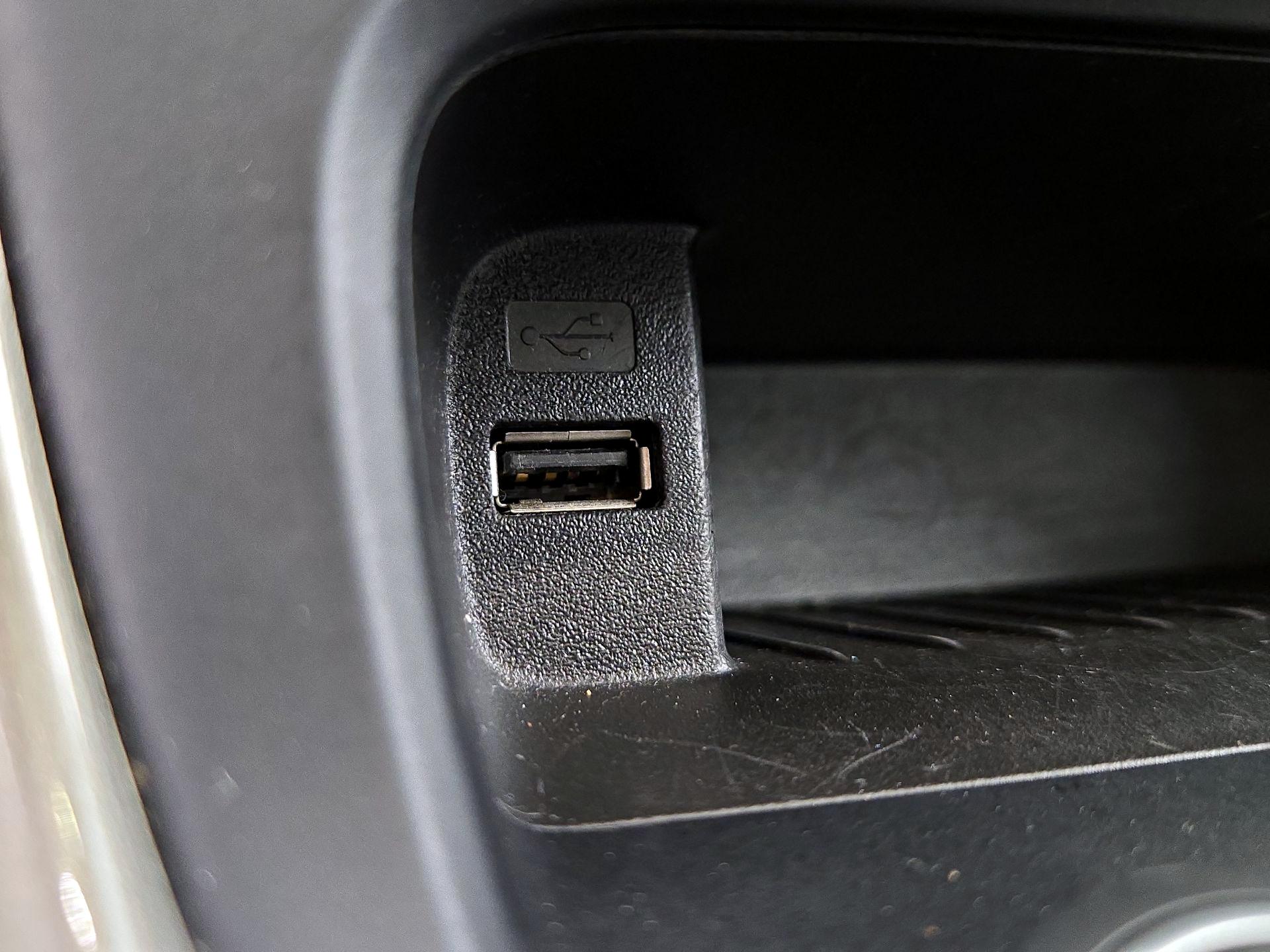 Thumbnail: 2016 Ford Focus - 18