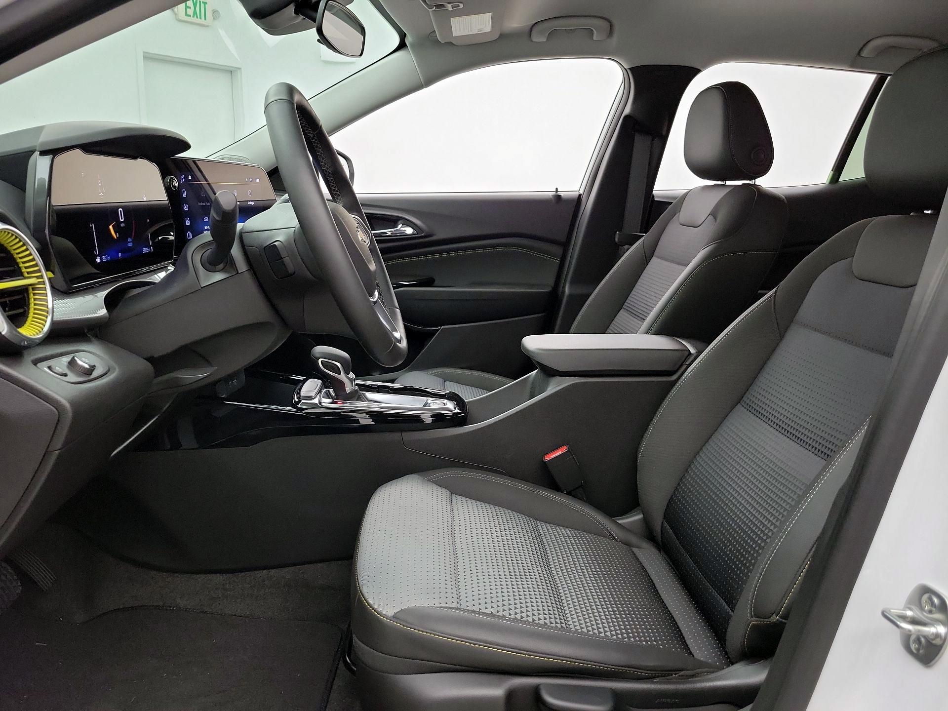 Thumbnail: 2025 Chevrolet Trax - 11
