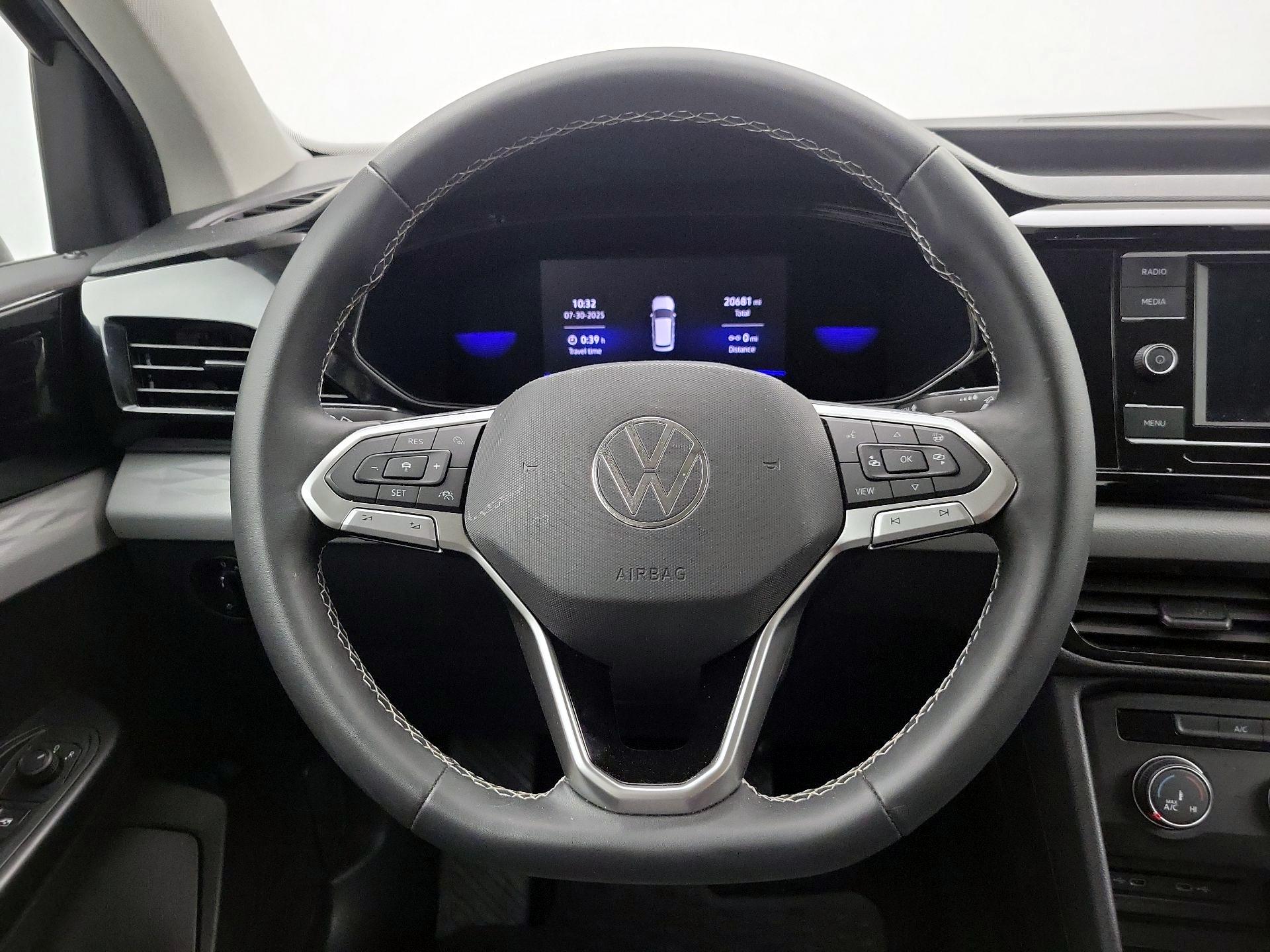 Thumbnail: 2022 Volkswagen Taos - 10