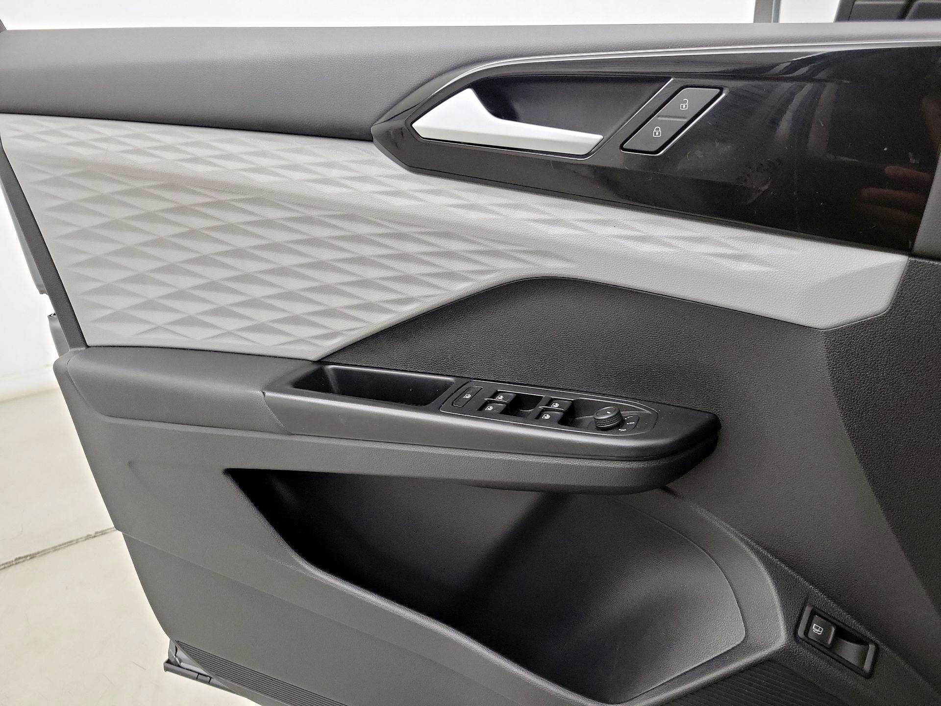 Thumbnail: 2022 Volkswagen Taos - 12