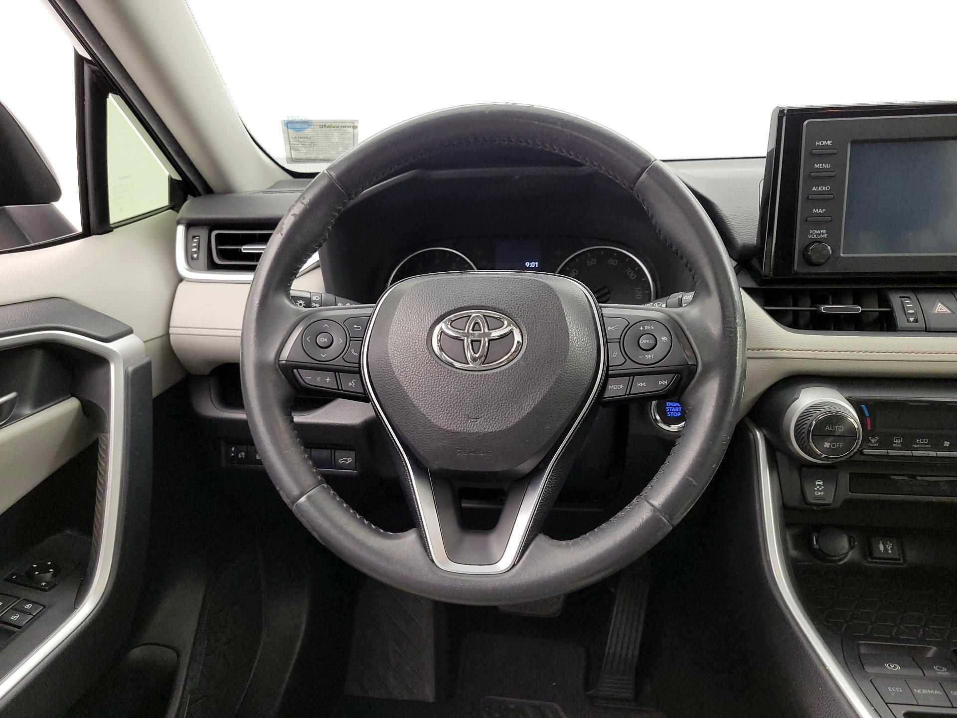 Thumbnail: 2019 Toyota RAV4 - 10