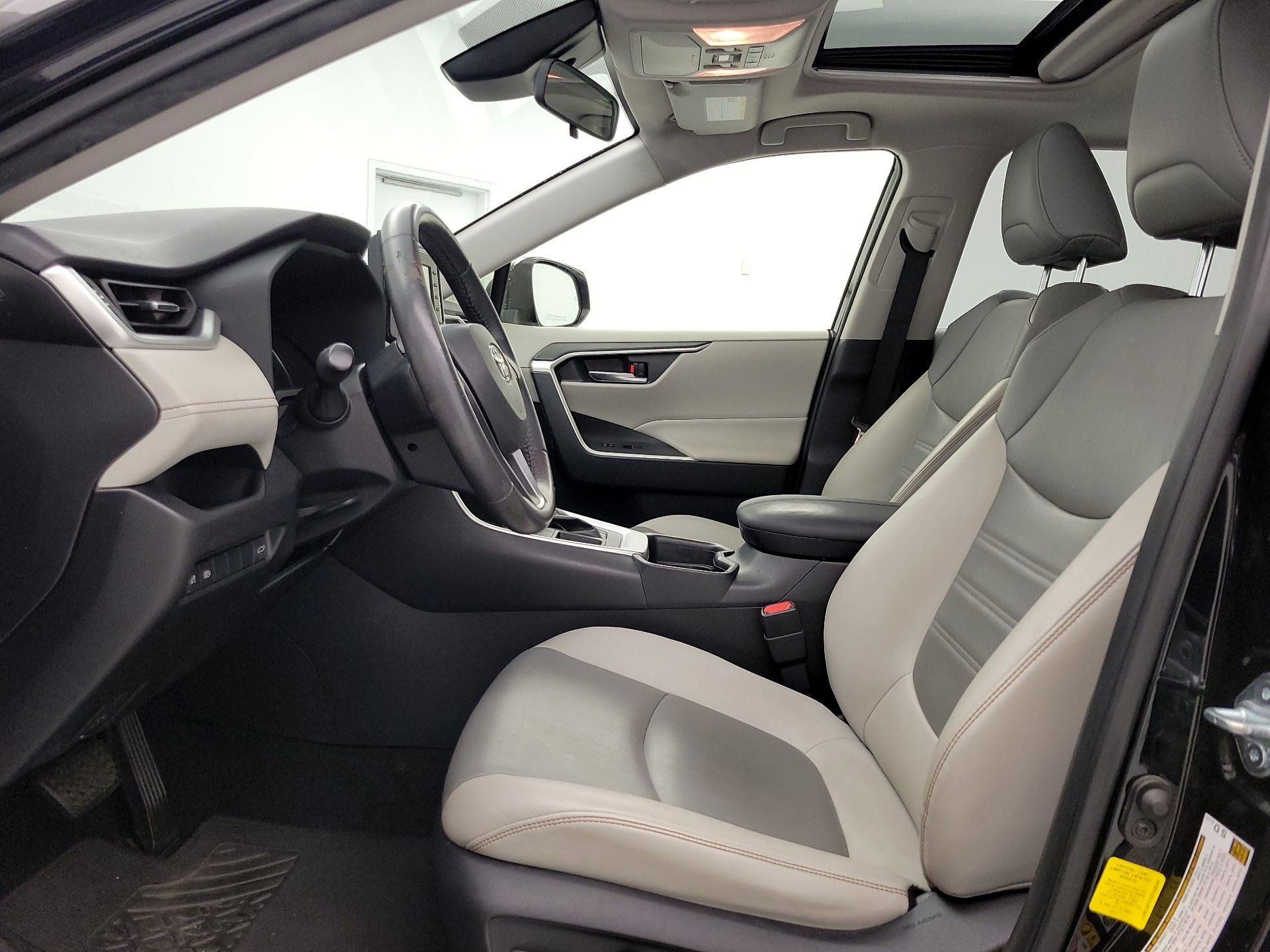 Thumbnail: 2019 Toyota RAV4 - 11
