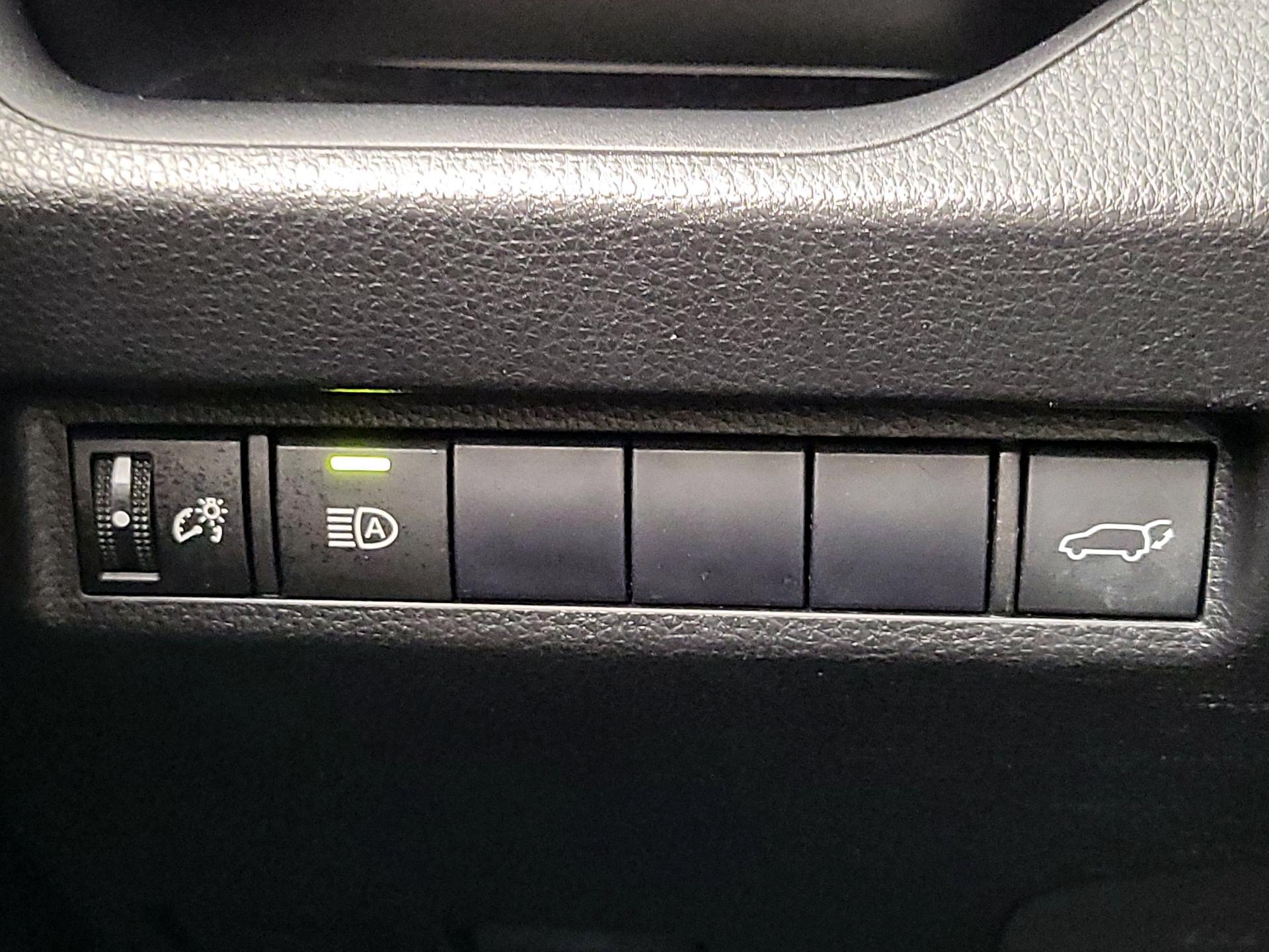 Thumbnail: 2019 Toyota RAV4 - 13
