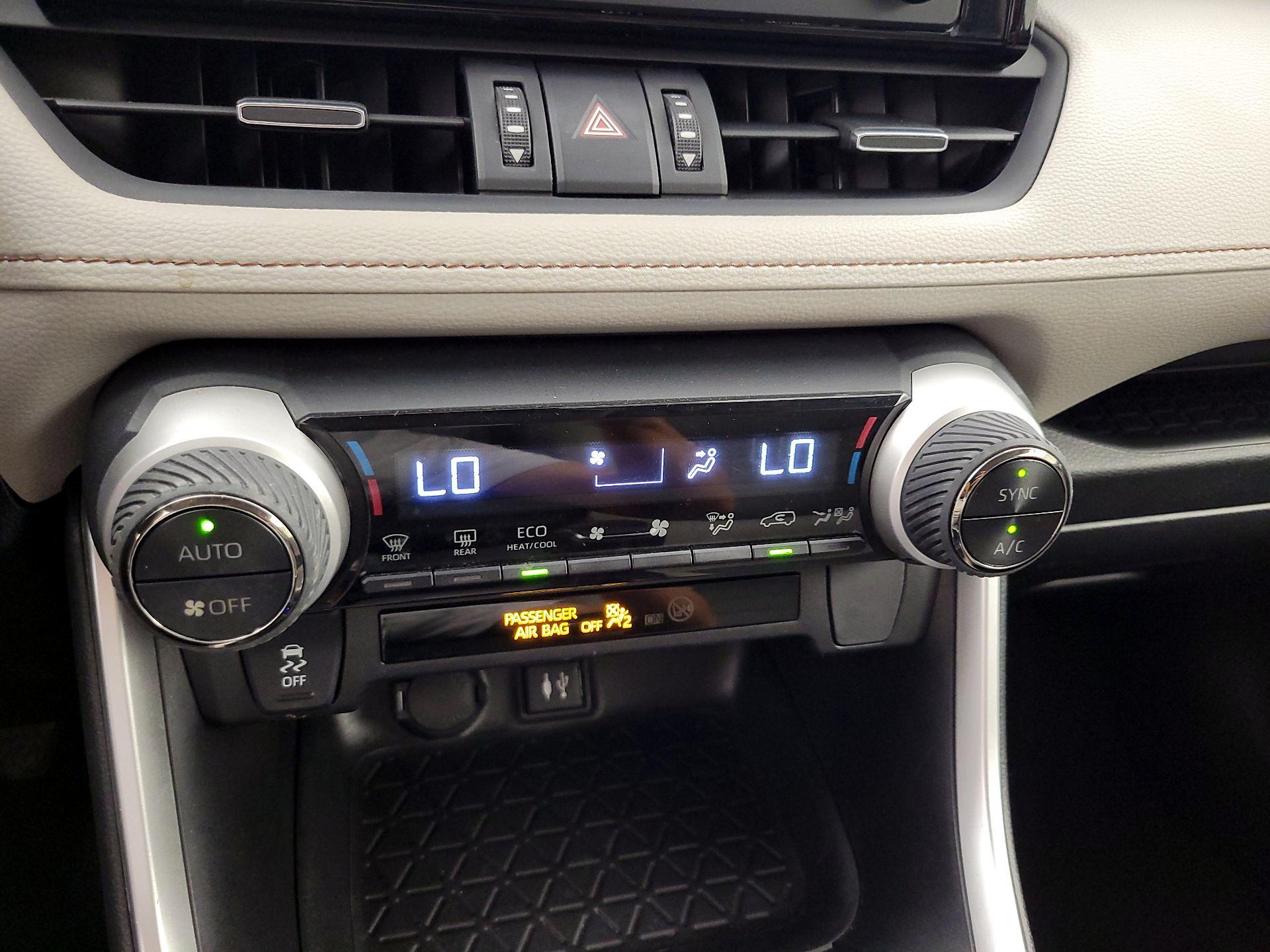 Thumbnail: 2019 Toyota RAV4 - 16