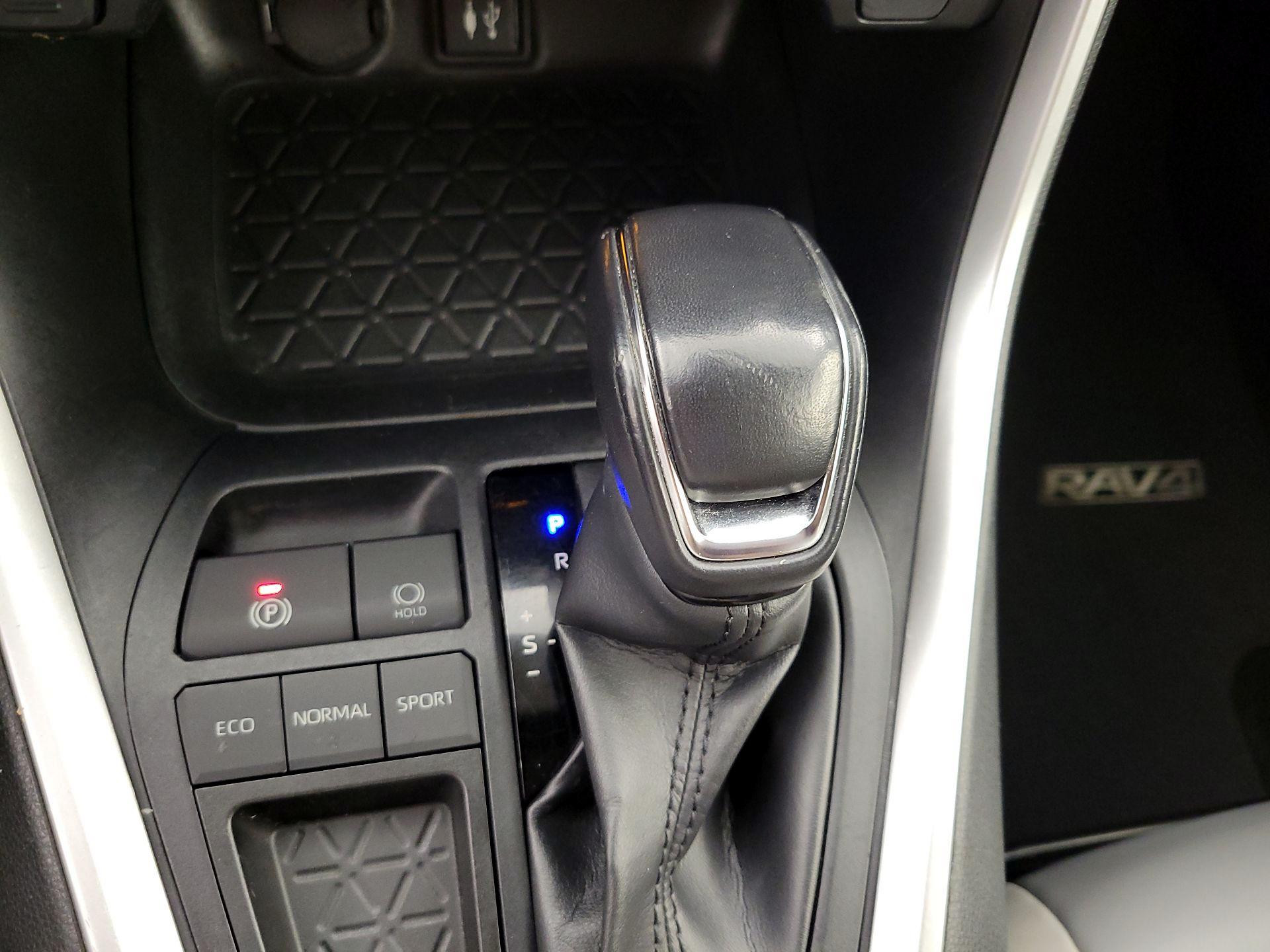 Thumbnail: 2019 Toyota RAV4 - 17