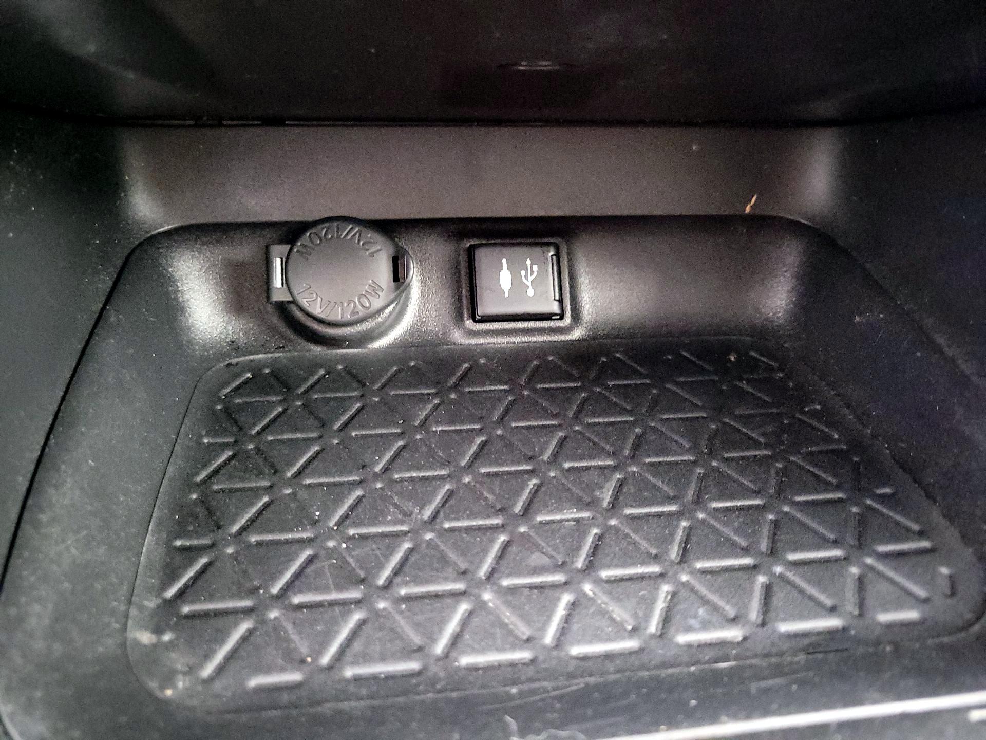 Thumbnail: 2019 Toyota RAV4 - 18
