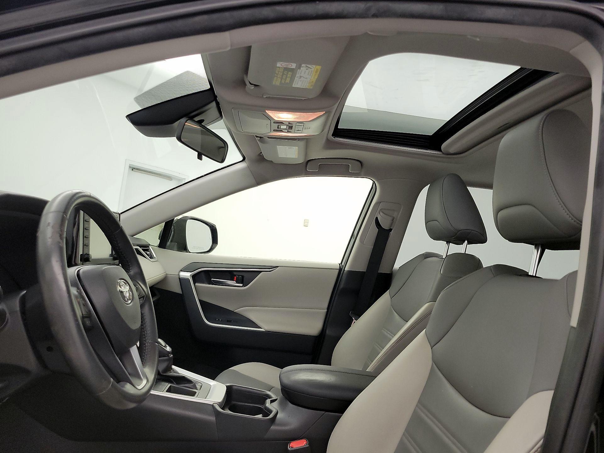 Thumbnail: 2019 Toyota RAV4 - 19