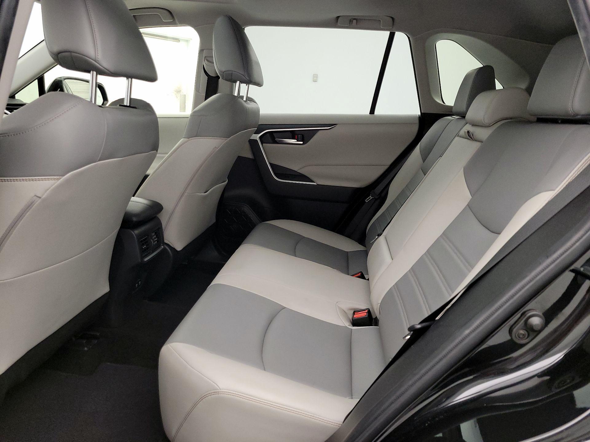 Thumbnail: 2019 Toyota RAV4 - 20
