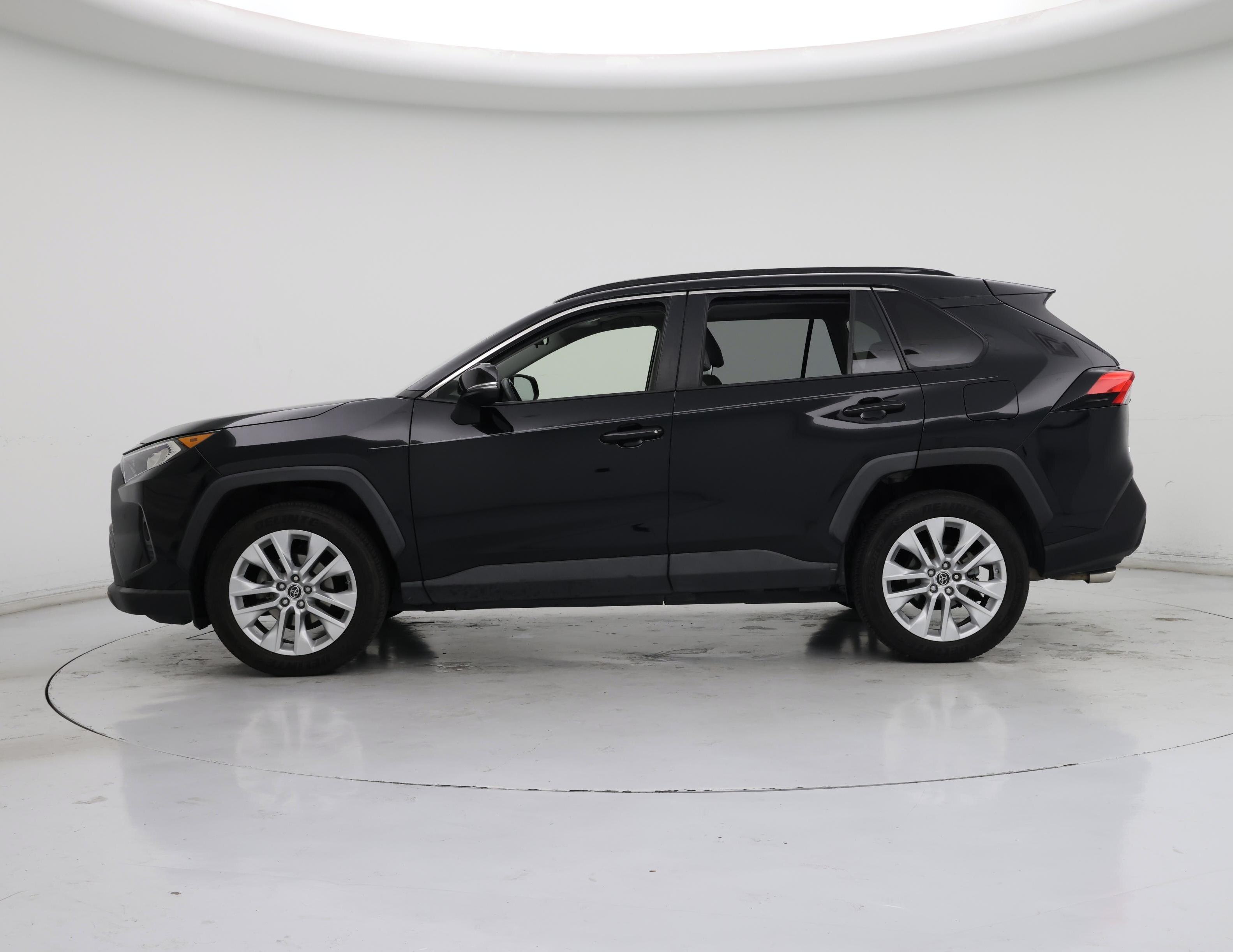 Thumbnail: 2019 Toyota RAV4 - 3