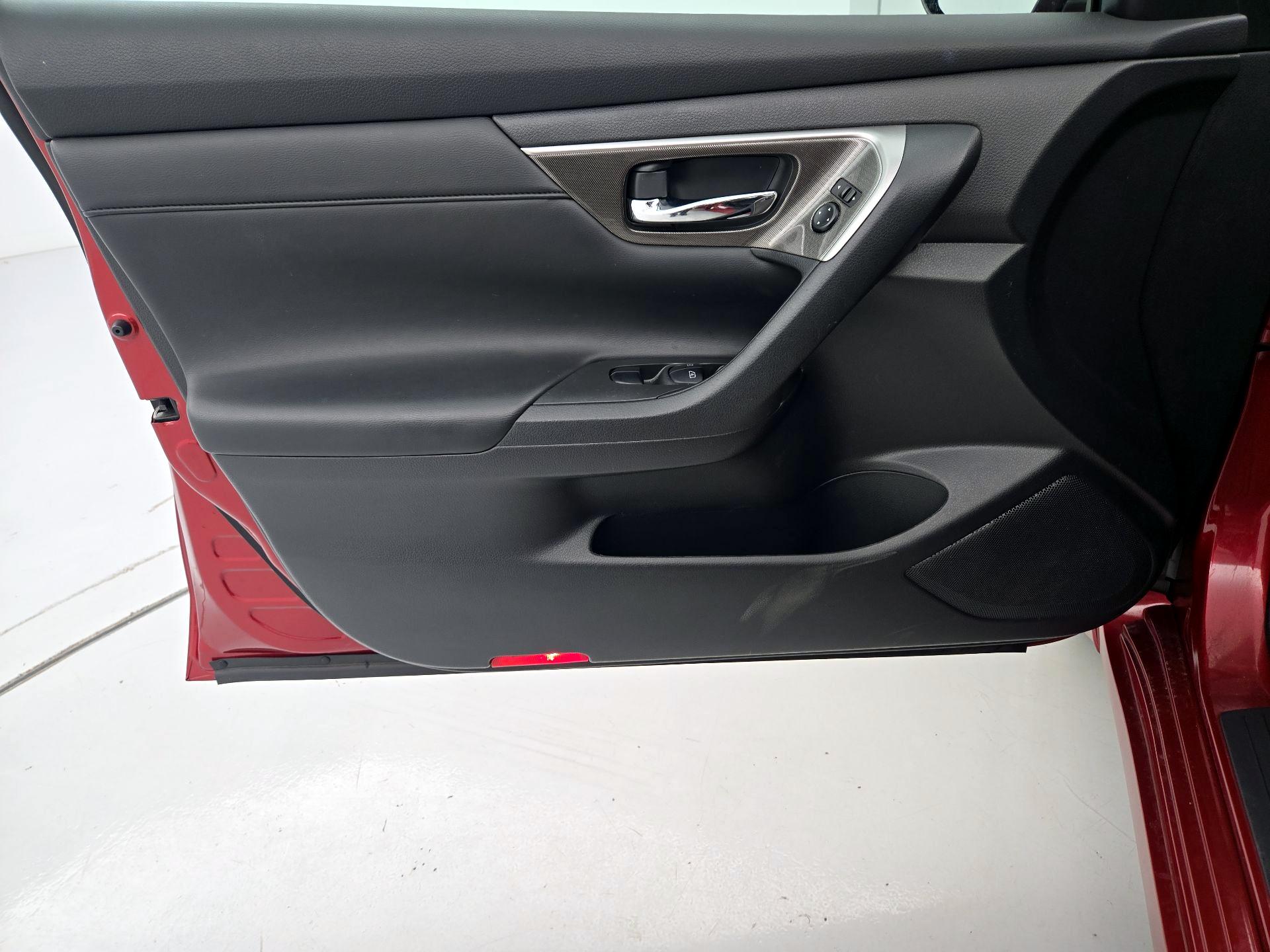 Thumbnail: 2015 Nissan Altima - 12