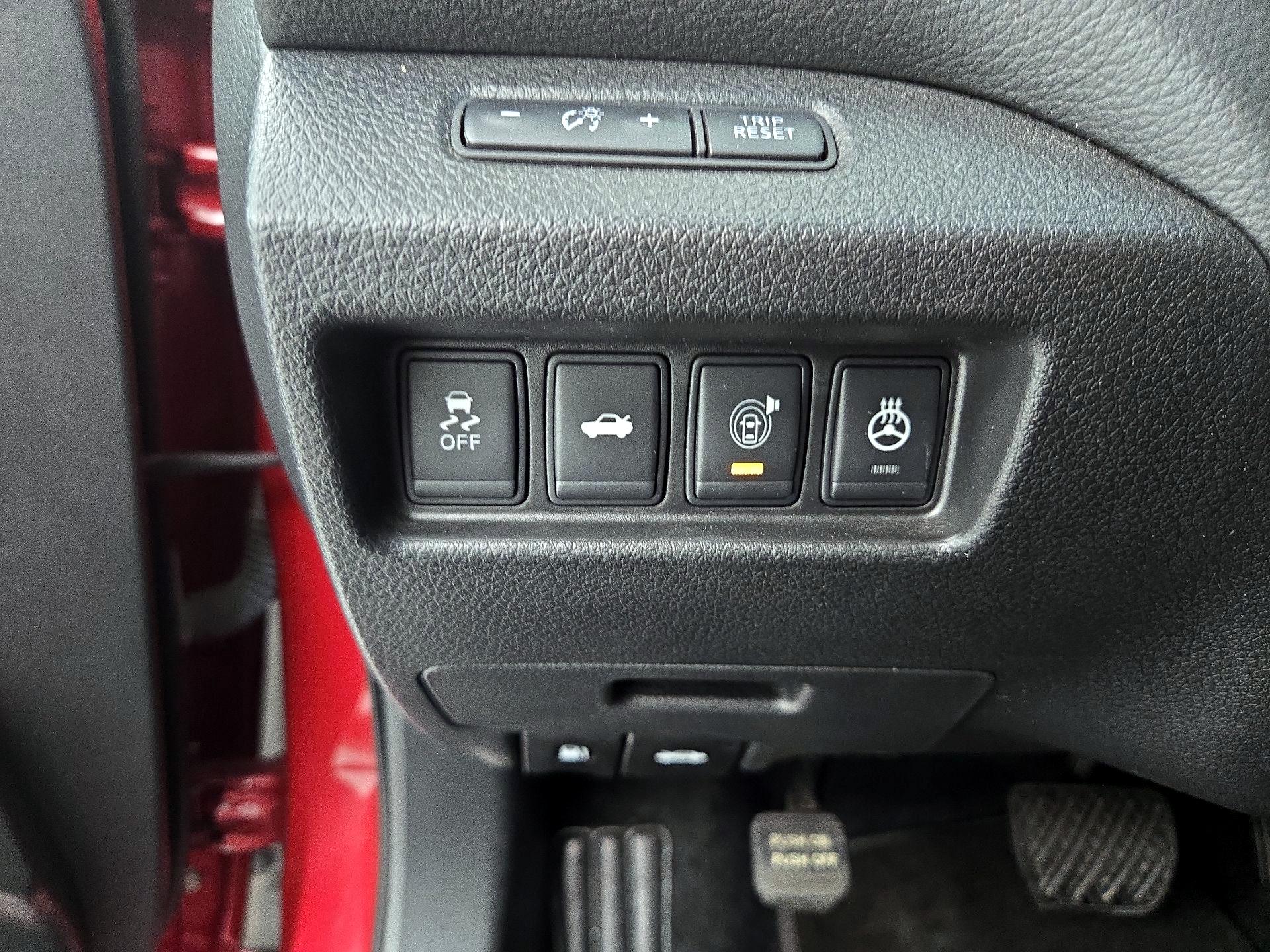 Thumbnail: 2015 Nissan Altima - 13
