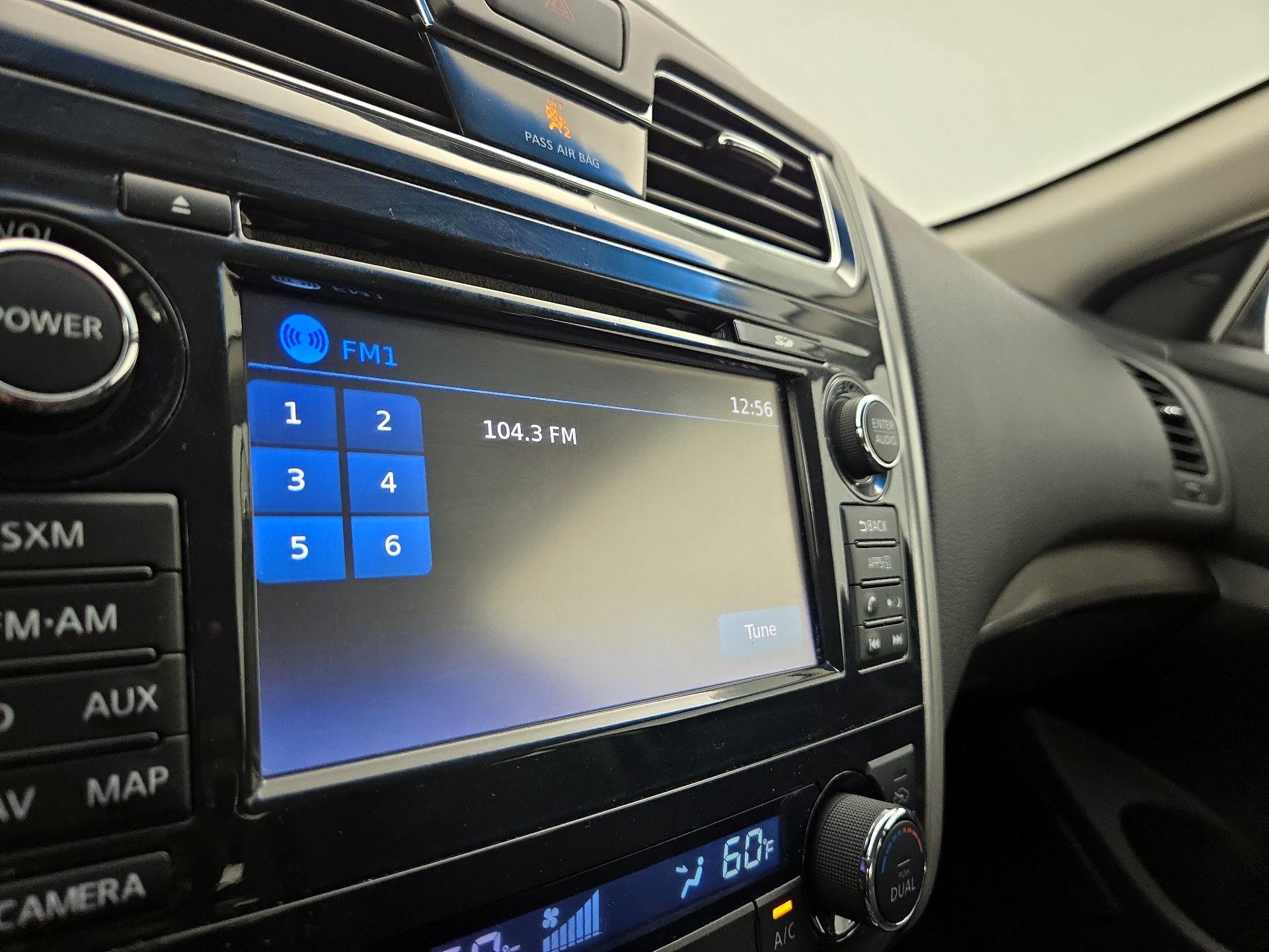 Thumbnail: 2015 Nissan Altima - 16
