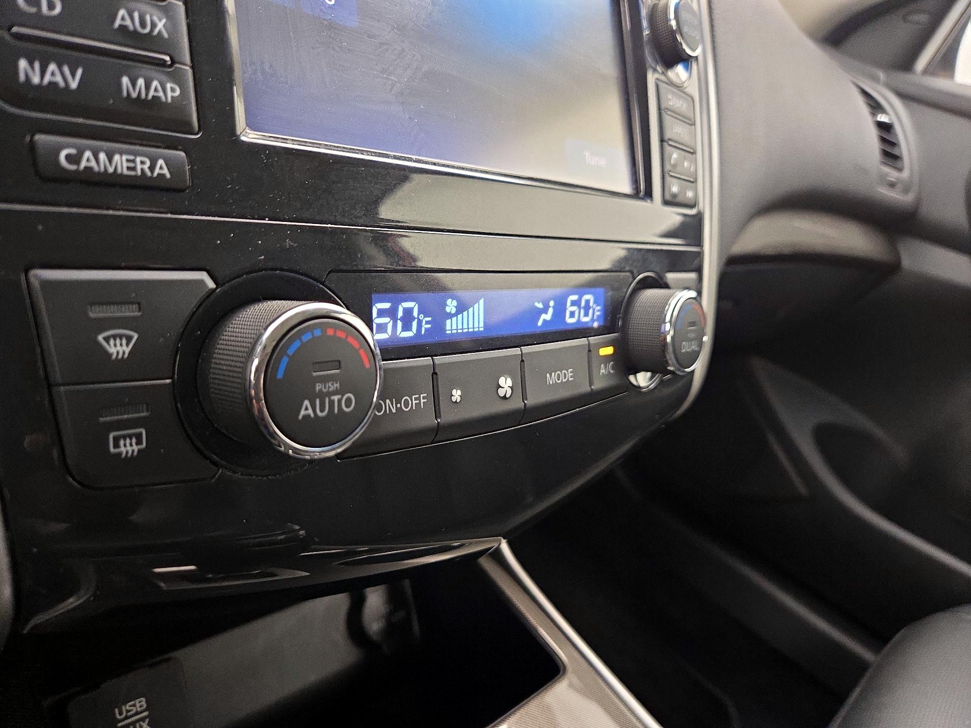 Thumbnail: 2015 Nissan Altima - 17
