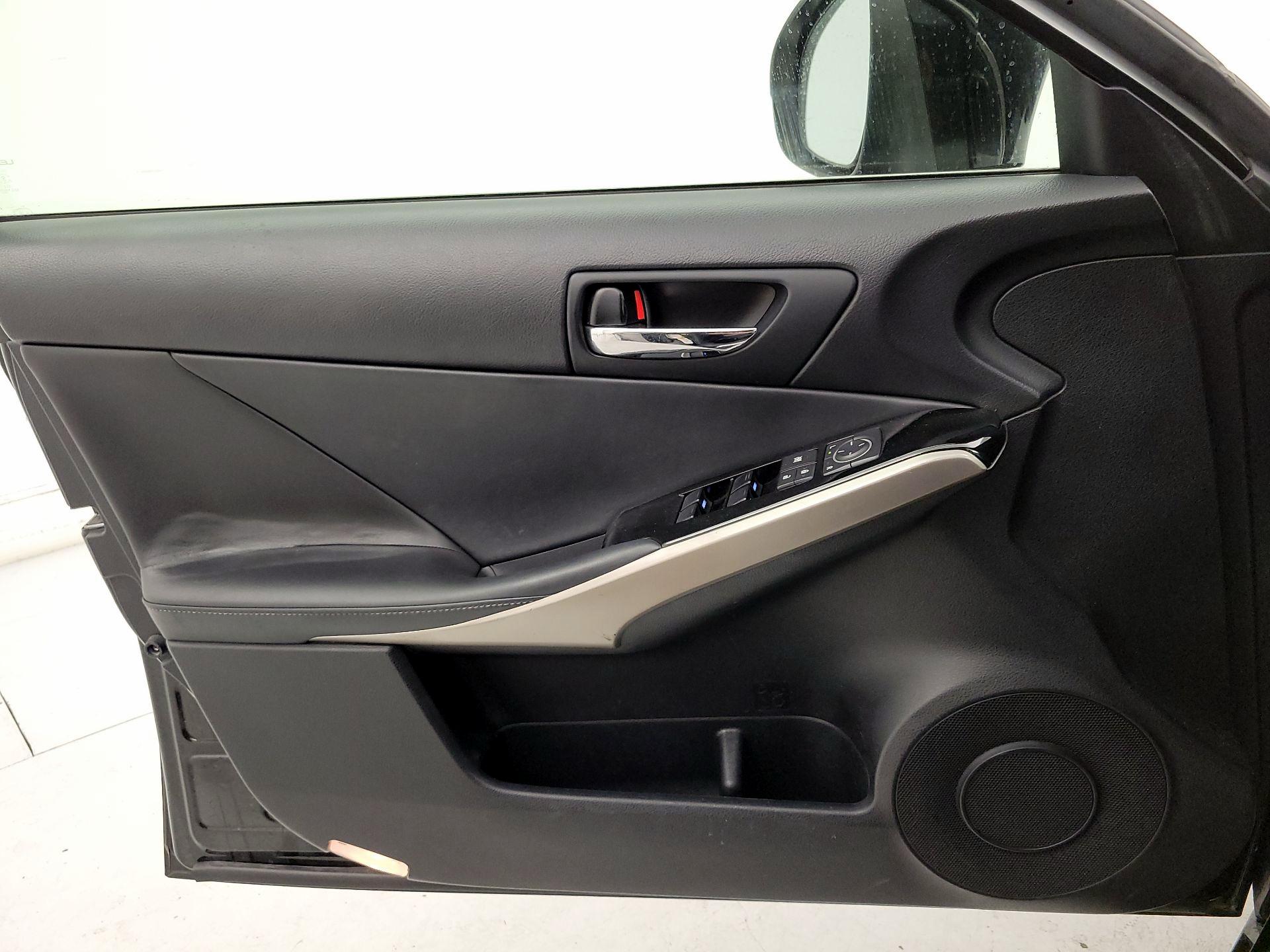 Thumbnail: 2015 Lexus IS - 12