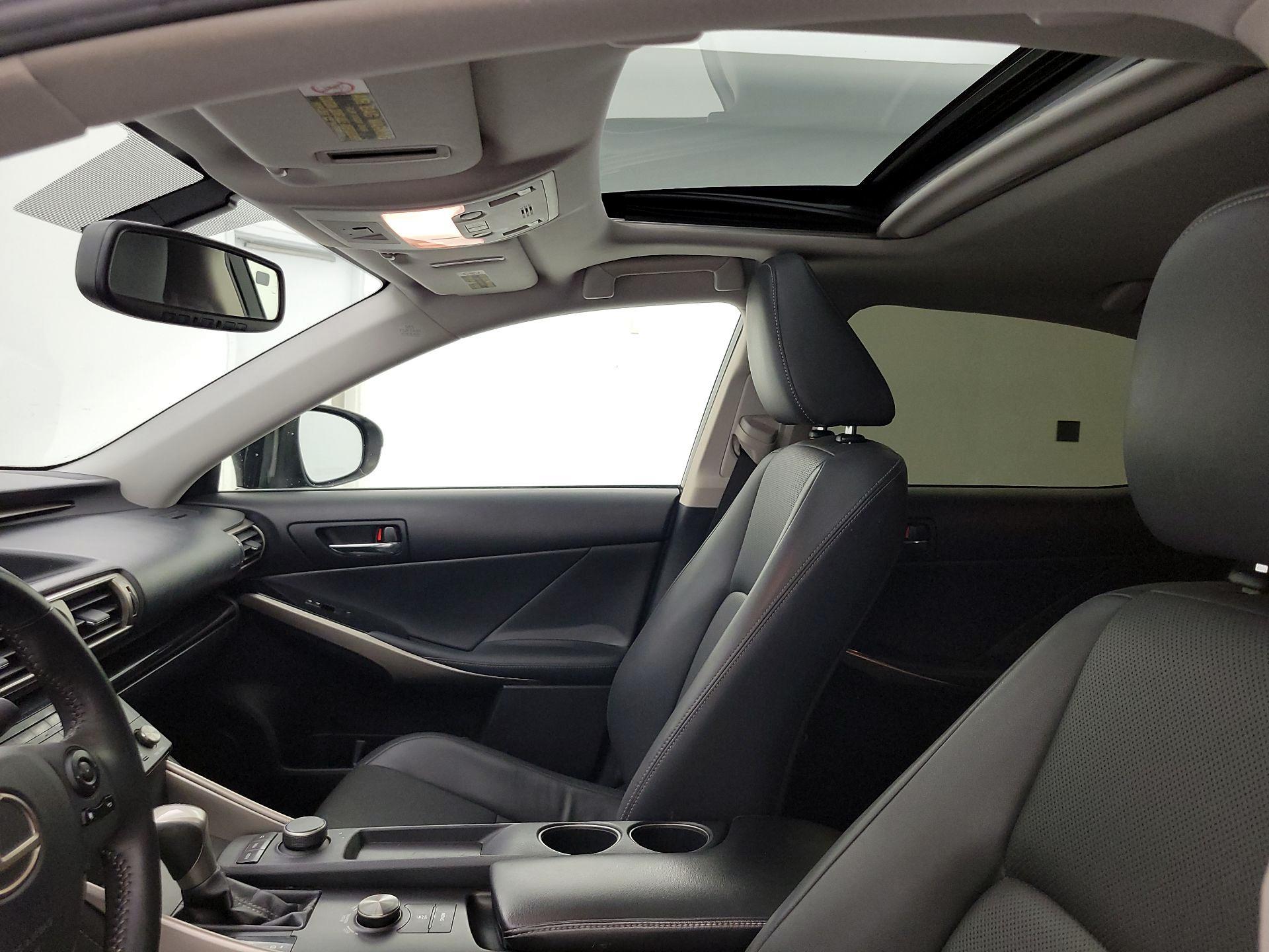 Thumbnail: 2015 Lexus IS - 18